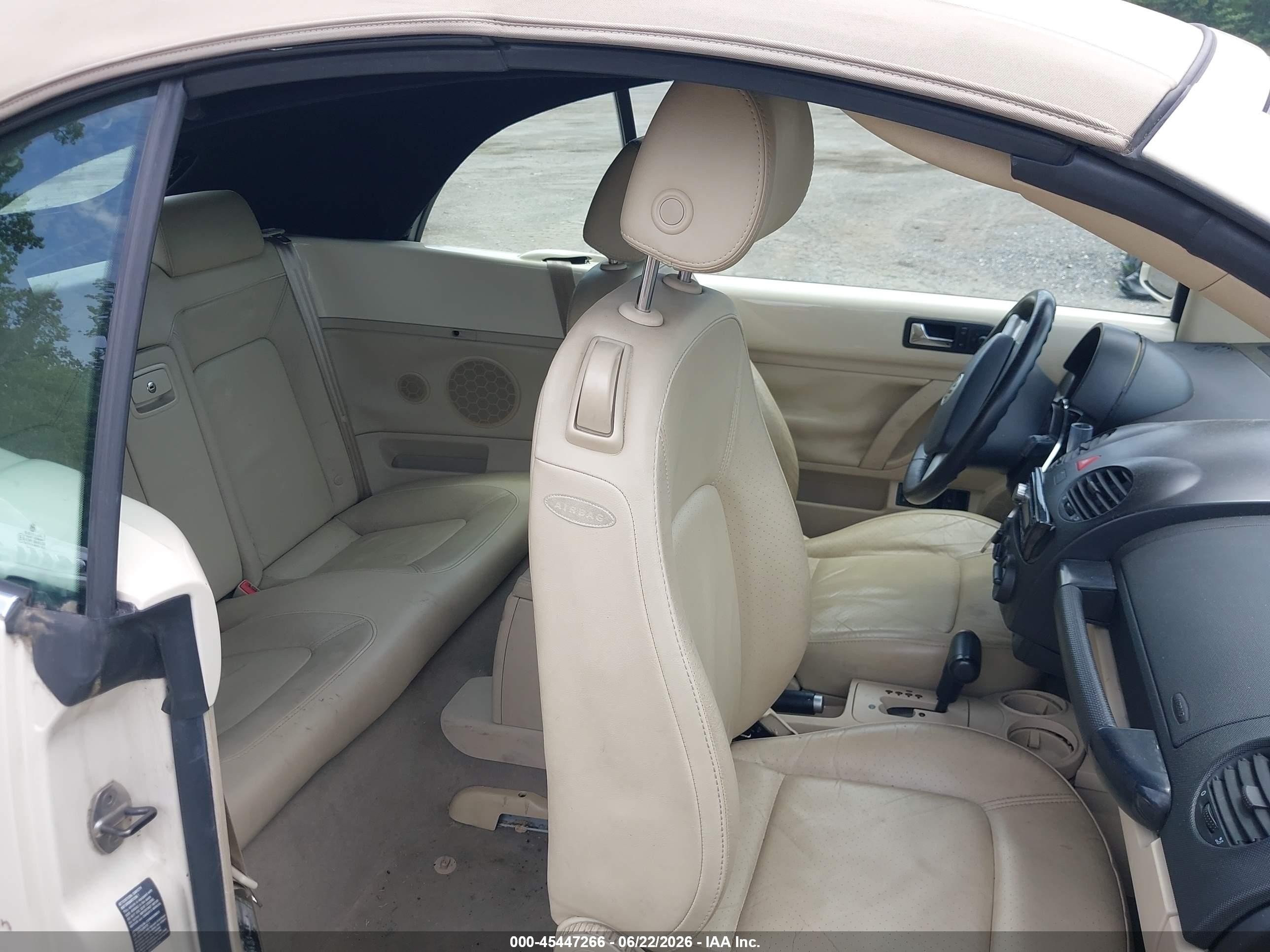 2005 Volkswagen New Beetle Gls 1.8t Beige vin: 3VWCD31YX5M314246