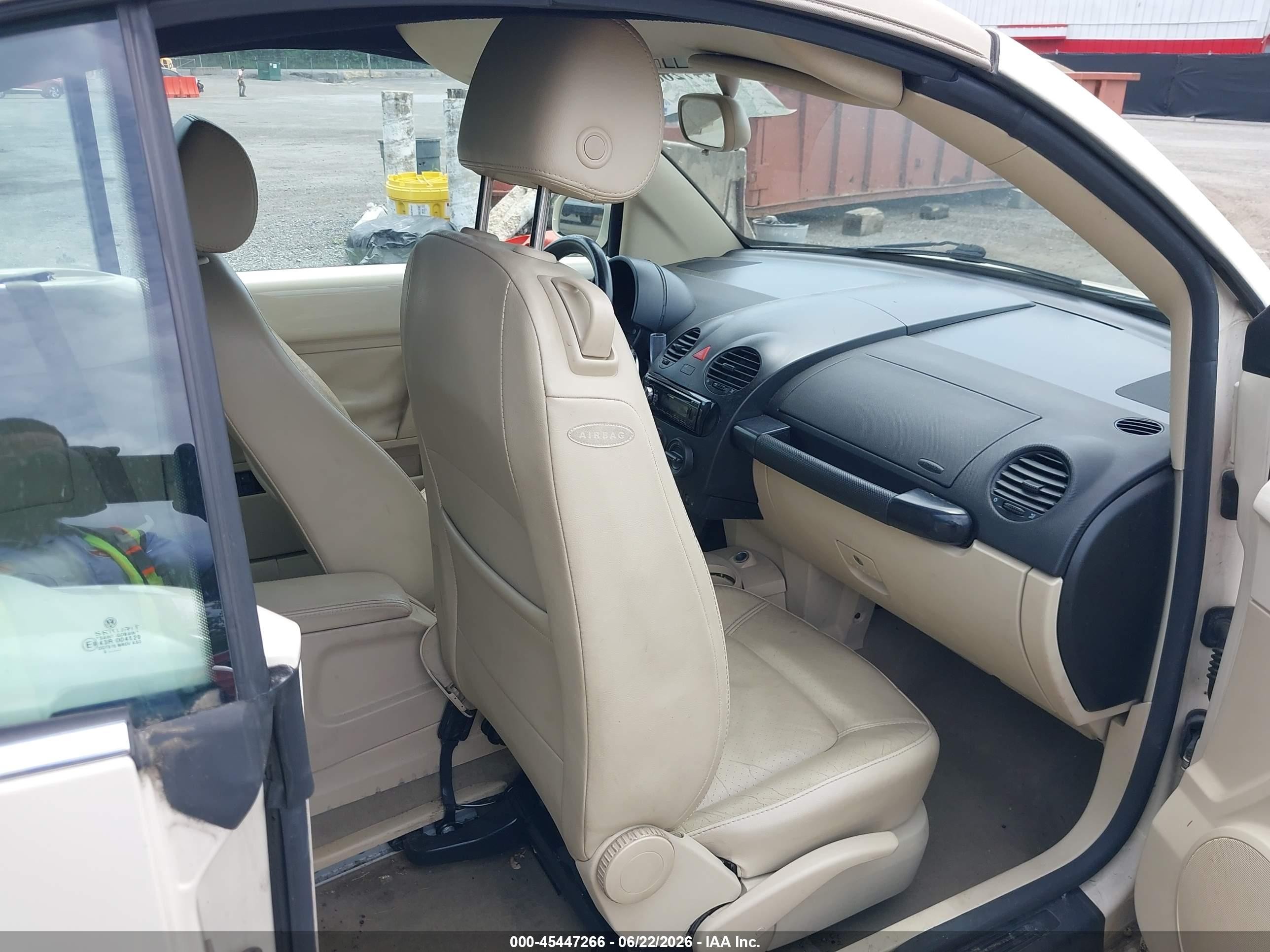 2005 Volkswagen New Beetle Gls 1.8t Beige vin: 3VWCD31YX5M314246
