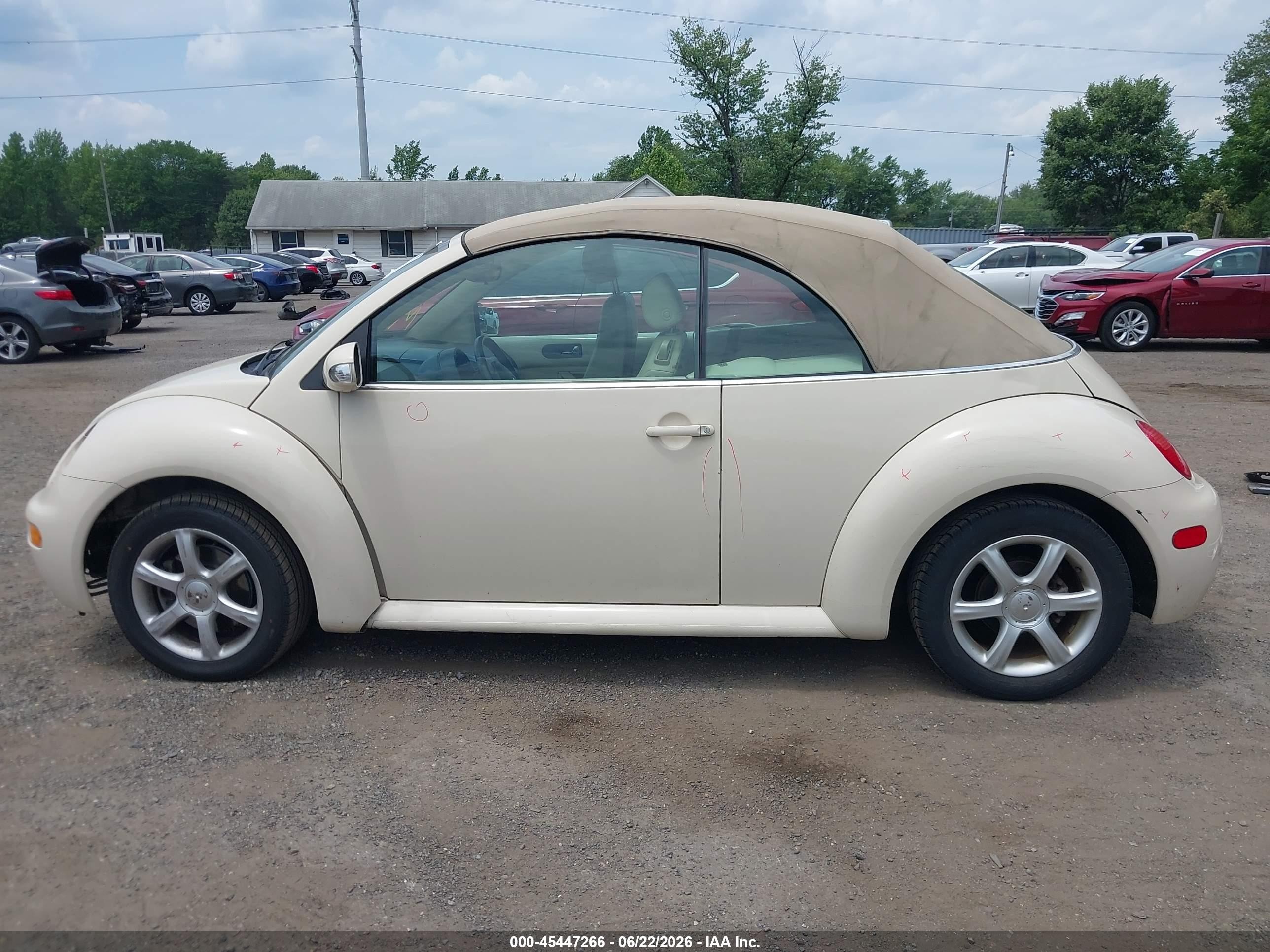 2005 Volkswagen New Beetle Gls 1.8t Beige vin: 3VWCD31YX5M314246