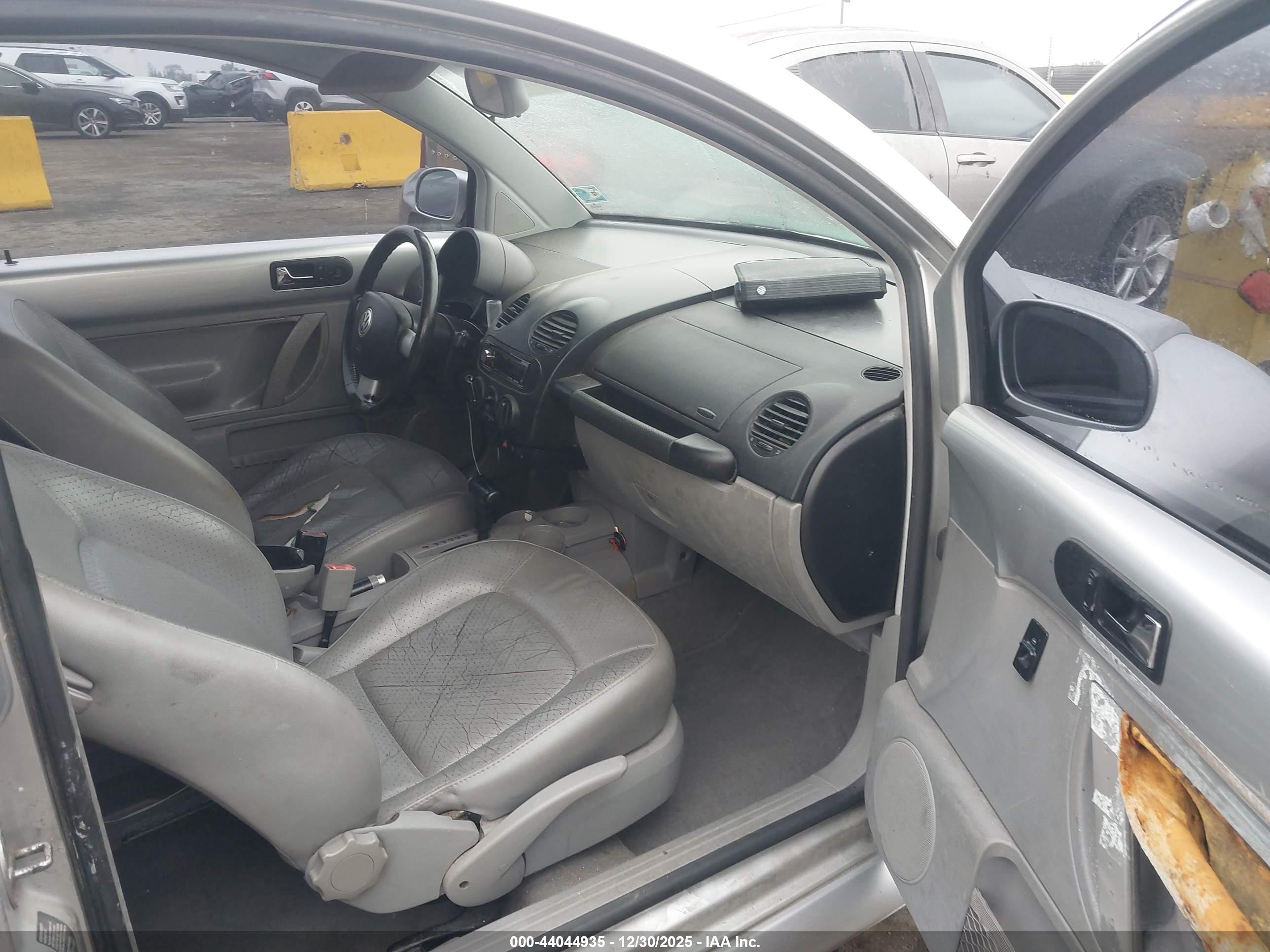 2001 Volkswagen New Beetle Gls Серебряный vin: 3VWCK21C01M435706