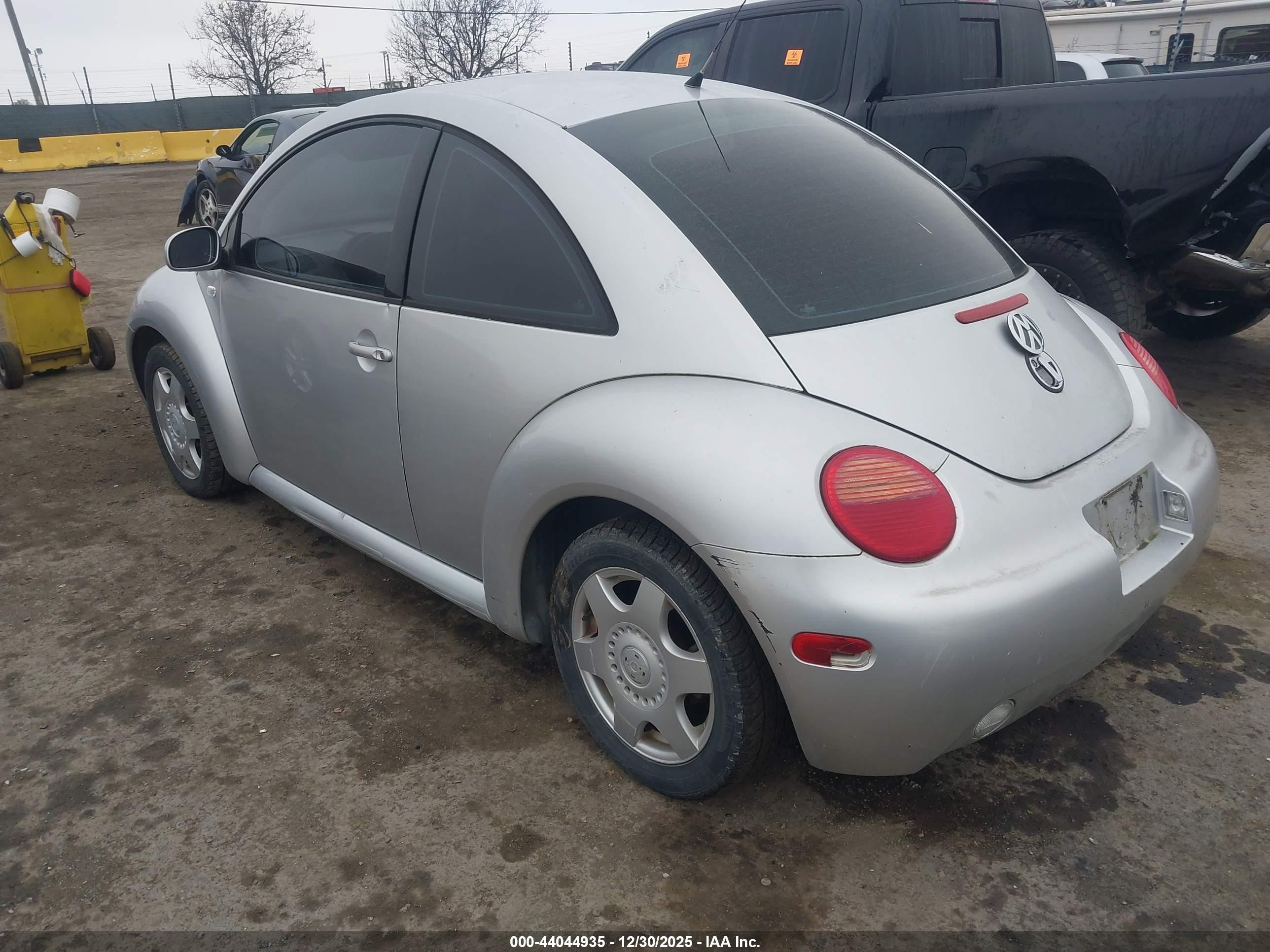 2001 Volkswagen New Beetle Gls Серебряный vin: 3VWCK21C01M435706