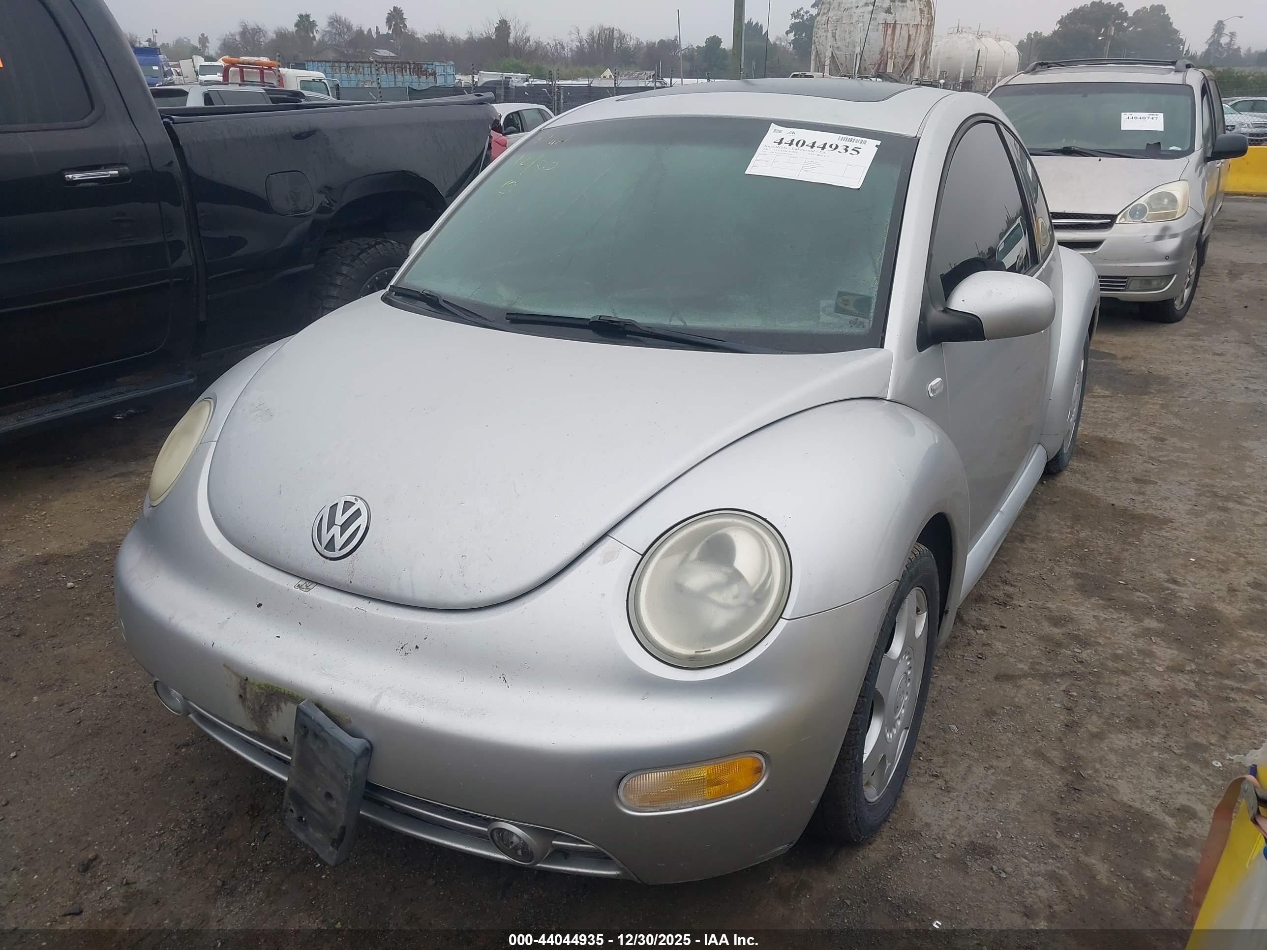 2001 Volkswagen New Beetle Gls Серебряный vin: 3VWCK21C01M435706