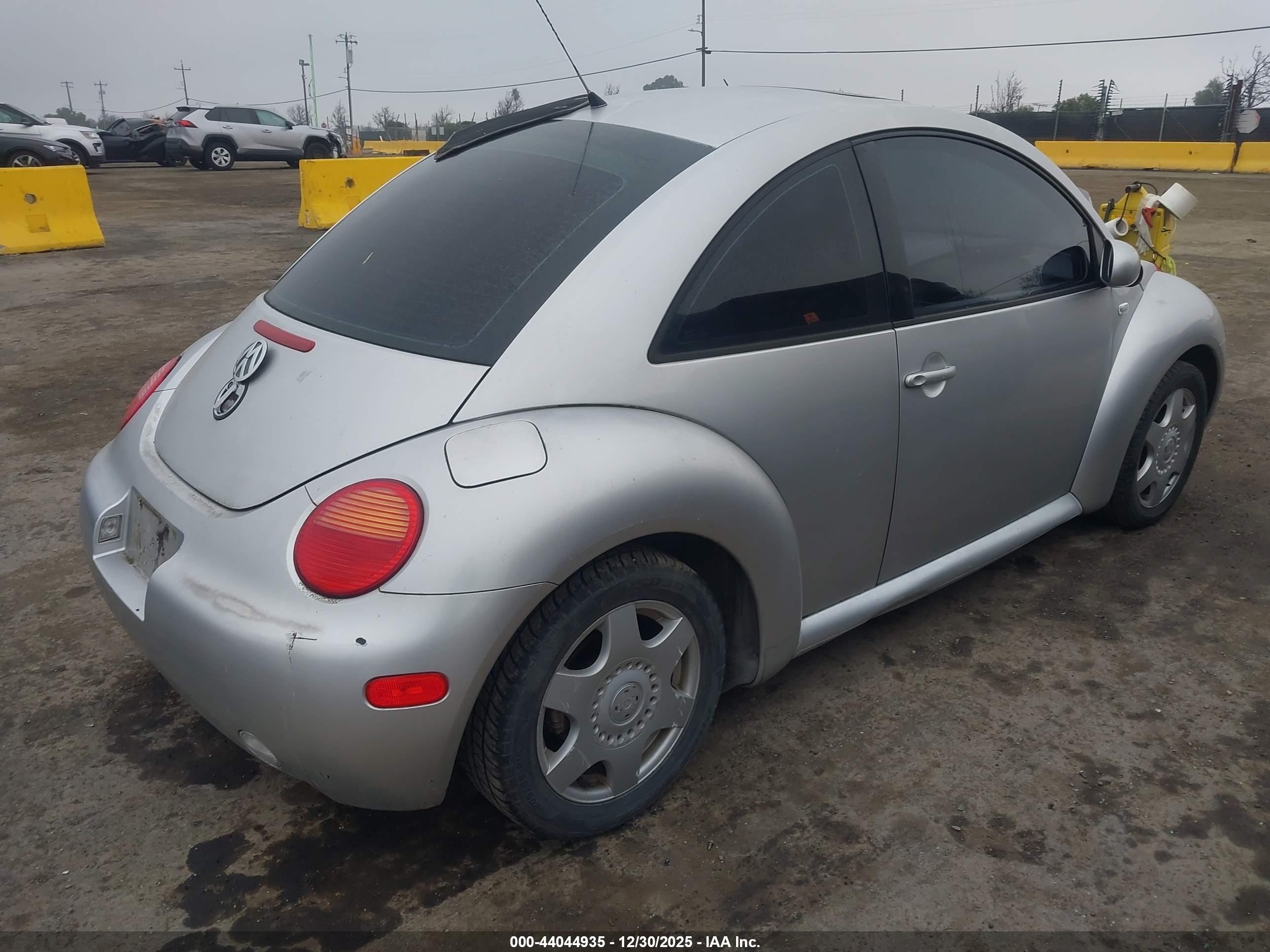 2001 Volkswagen New Beetle Gls Серебряный vin: 3VWCK21C01M435706