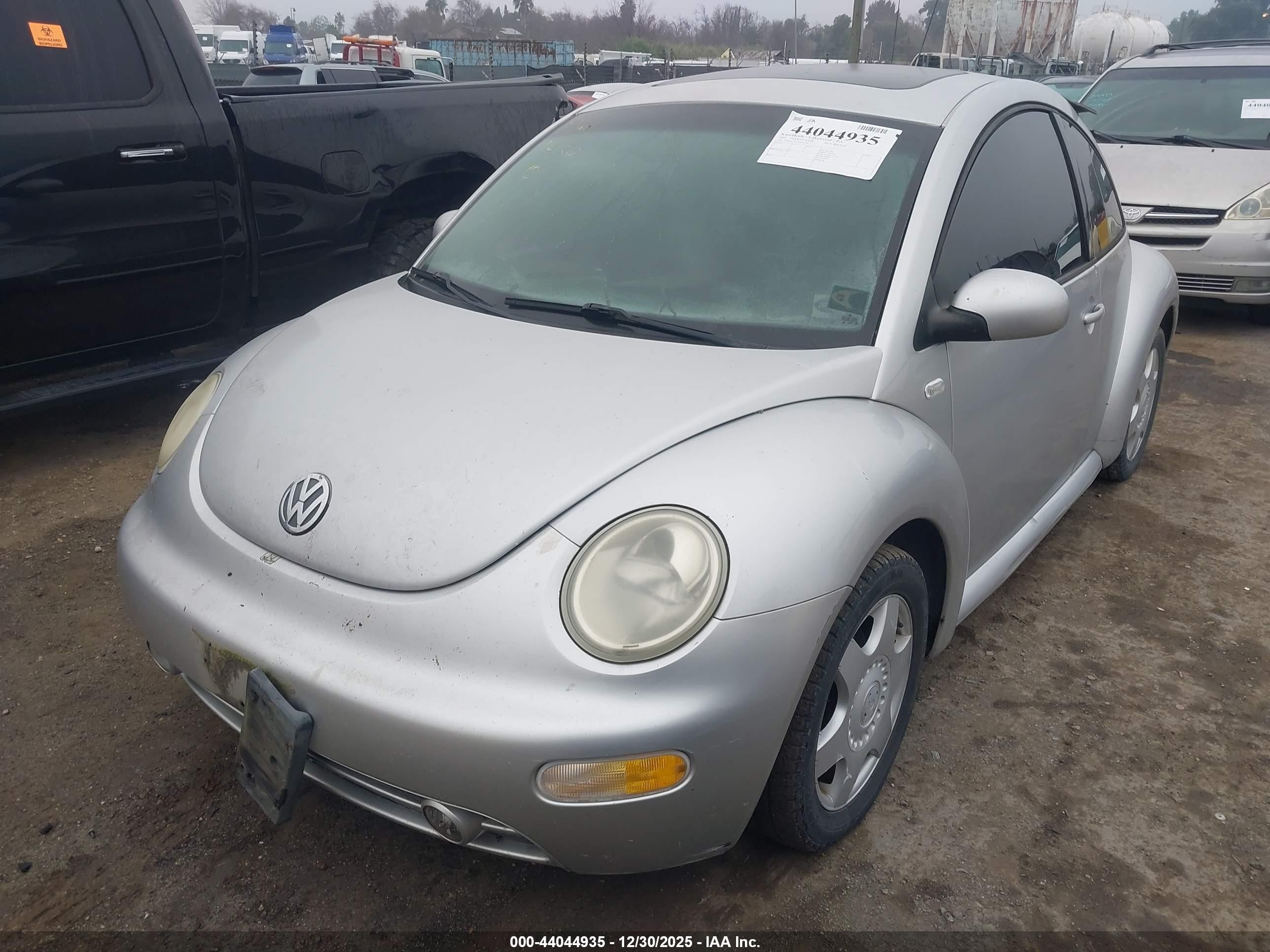 2001 Volkswagen New Beetle Gls Серебряный vin: 3VWCK21C01M435706