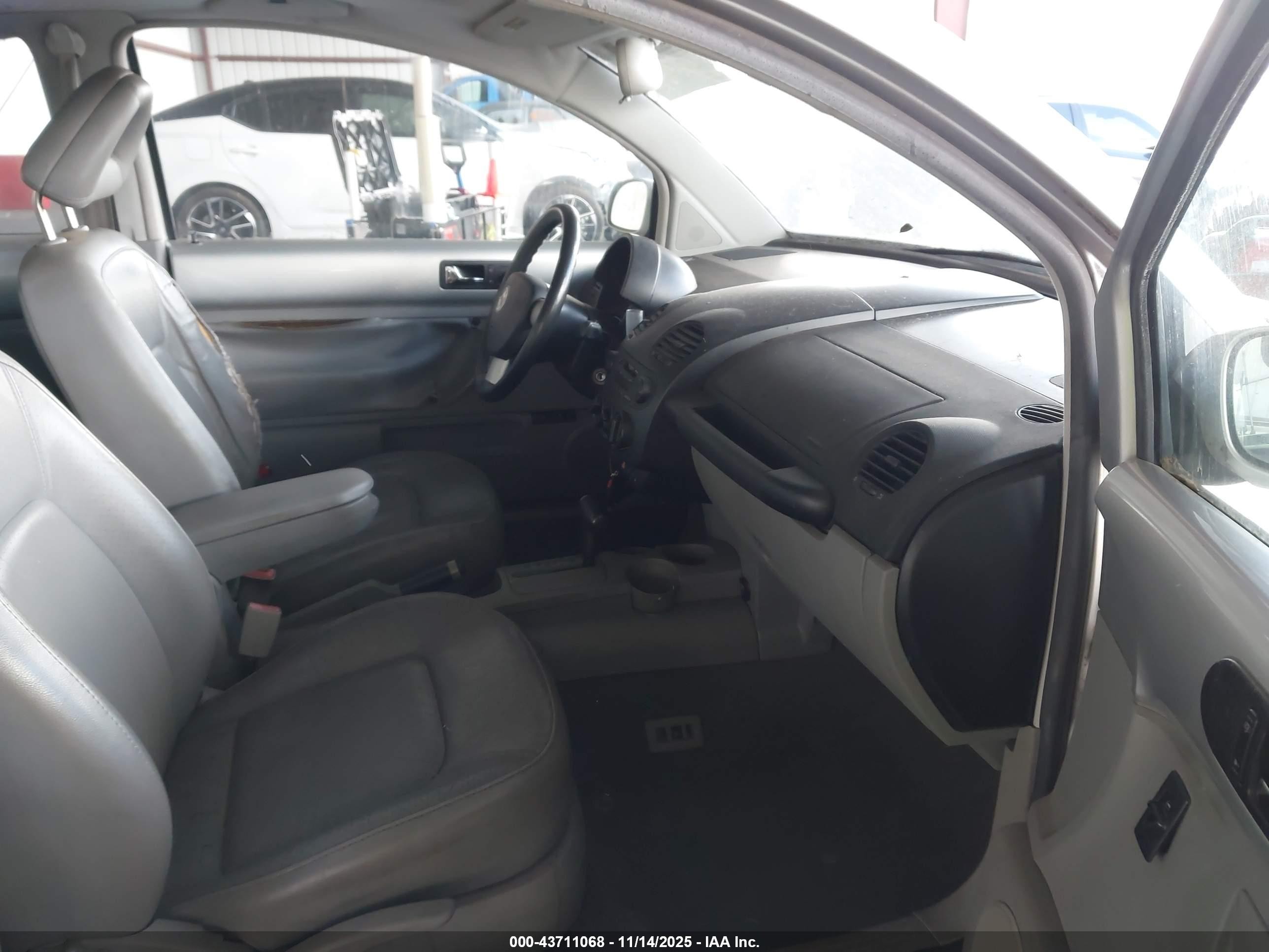 2001 Volkswagen New Beetle Gls Серебряный vin: 3VWCK21C41M458356