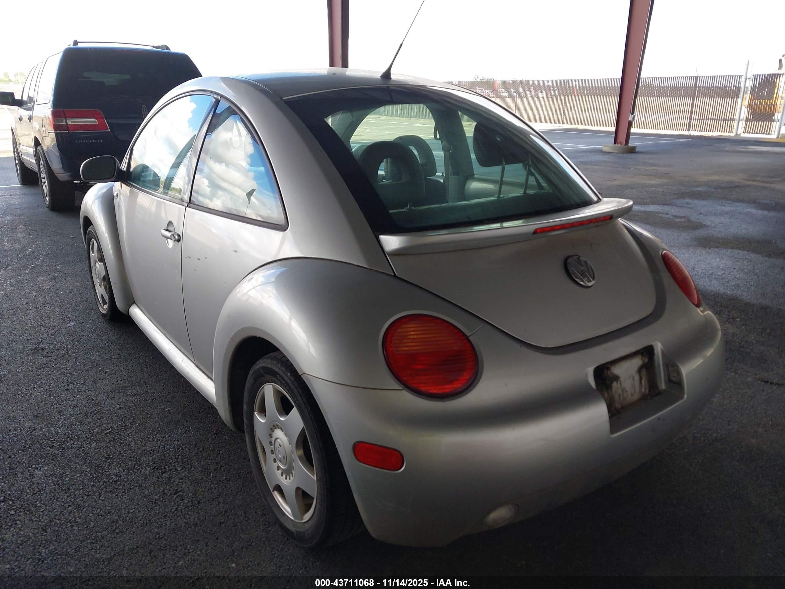 2001 Volkswagen New Beetle Gls Серебряный vin: 3VWCK21C41M458356