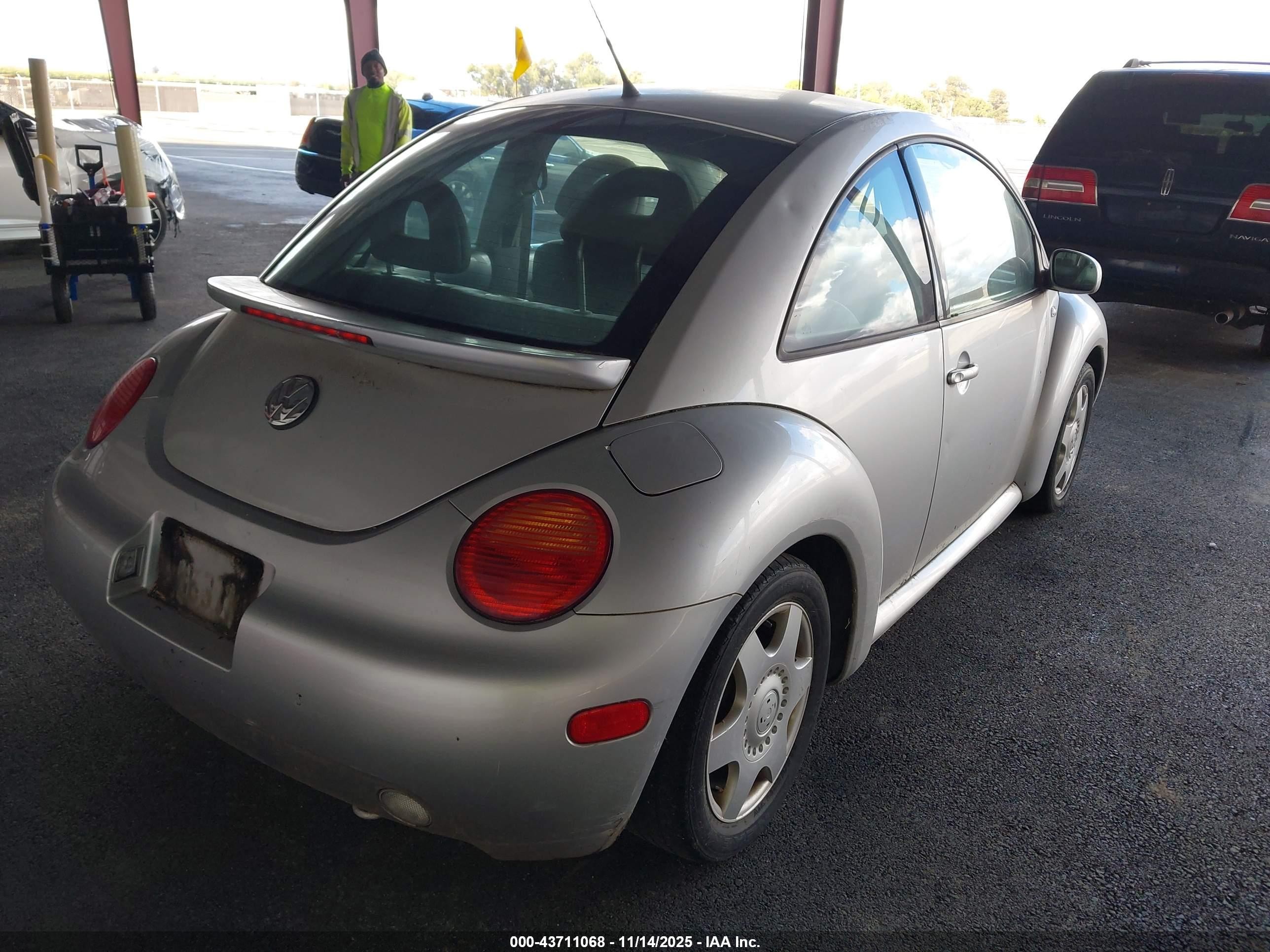 2001 Volkswagen New Beetle Gls Серебряный vin: 3VWCK21C41M458356