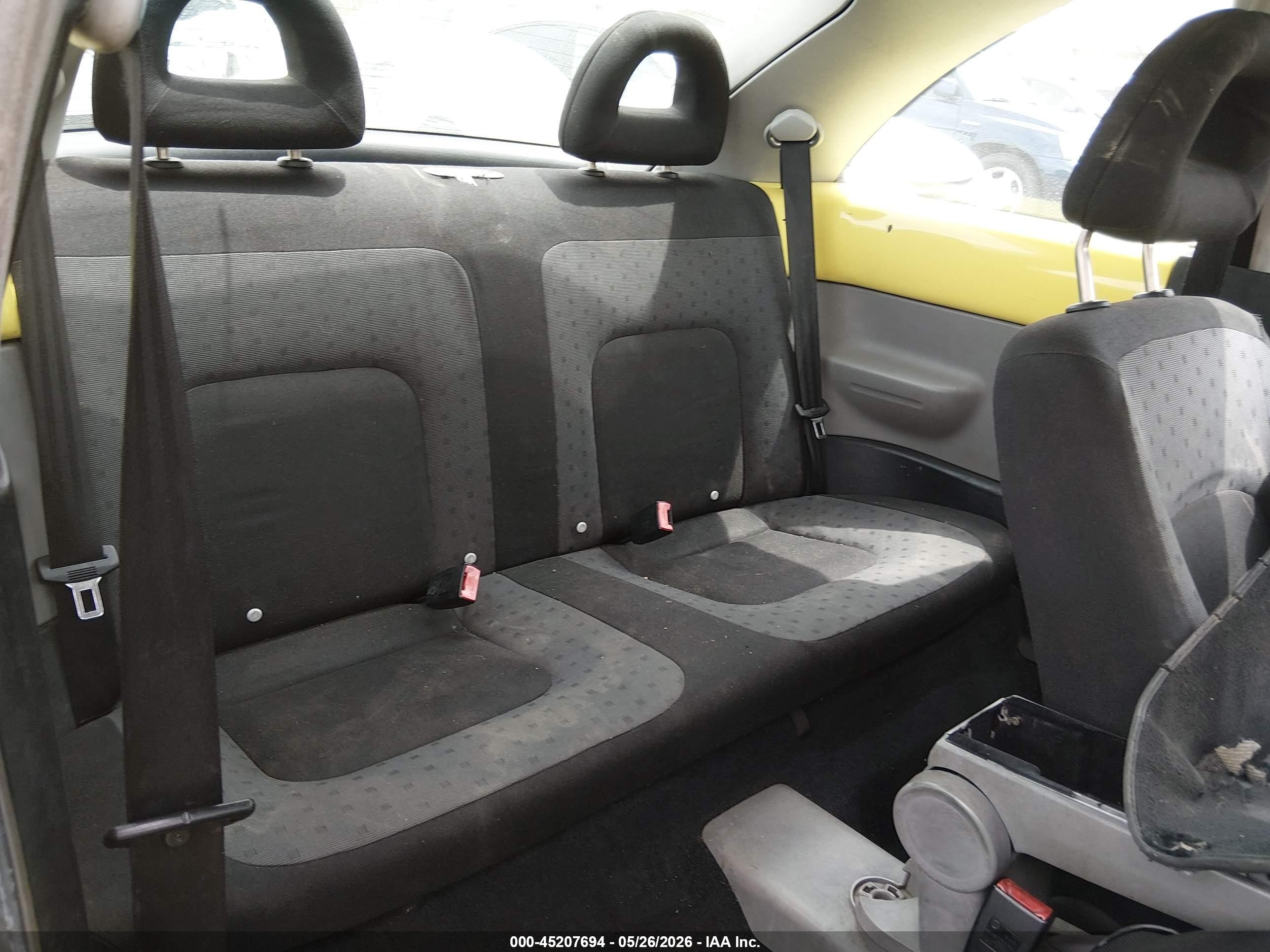 2001 Volkswagen New Beetle Gls Желтый vin: 3VWCK21C61M458276