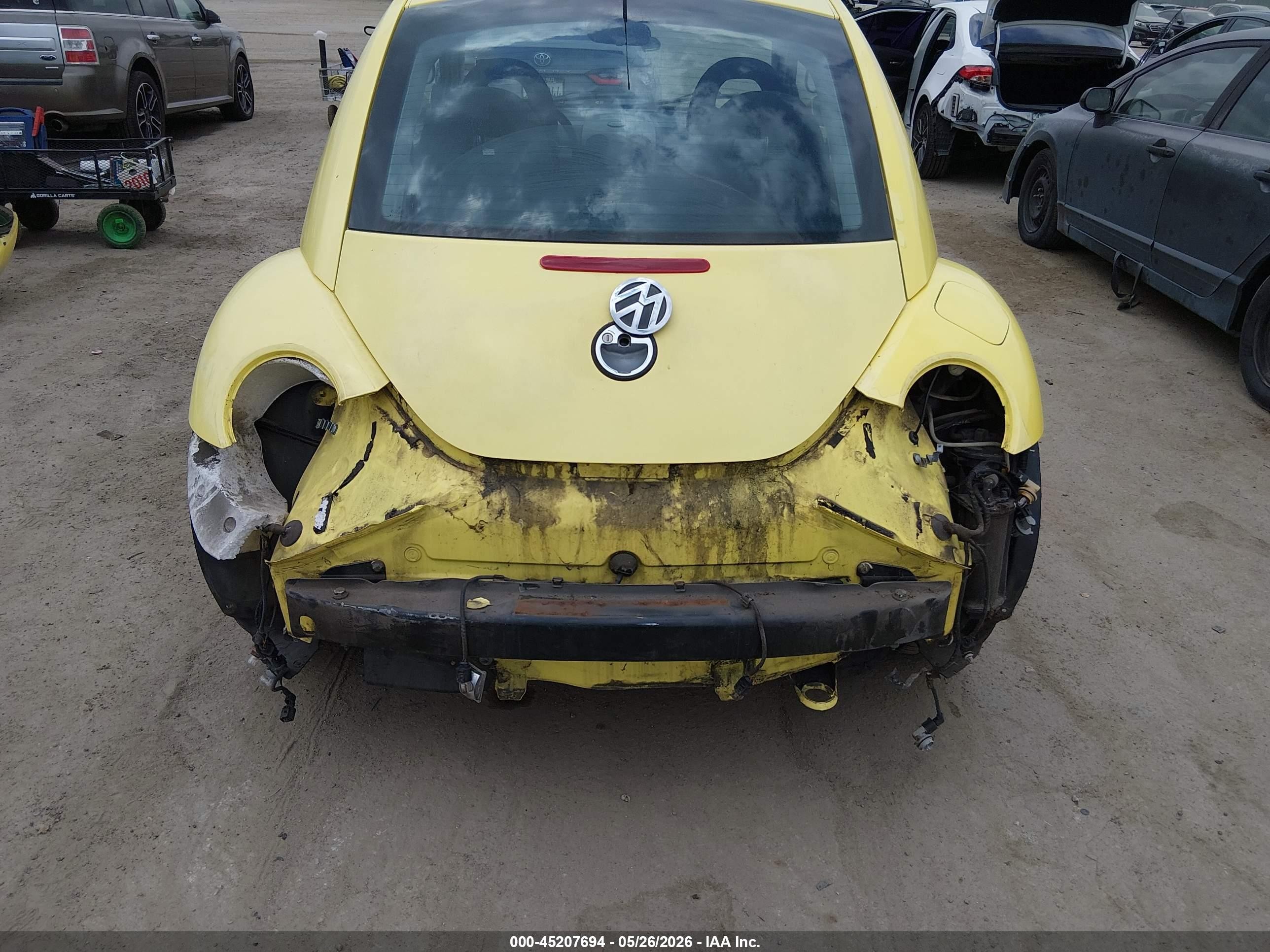 2001 Volkswagen New Beetle Gls Желтый vin: 3VWCK21C61M458276