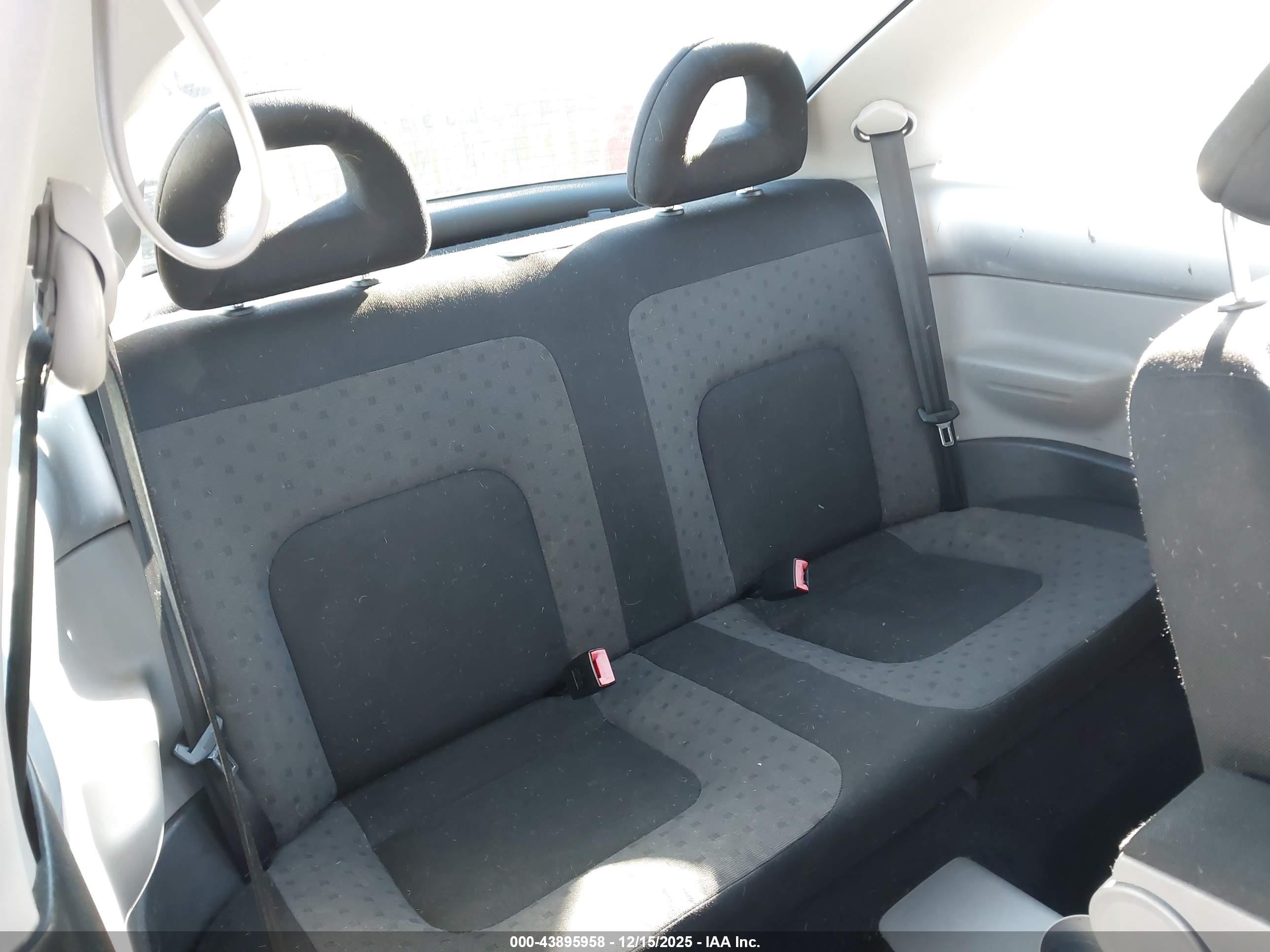 2001 Volkswagen New Beetle Gls Silver vin: 3VWCK21C71M445472
