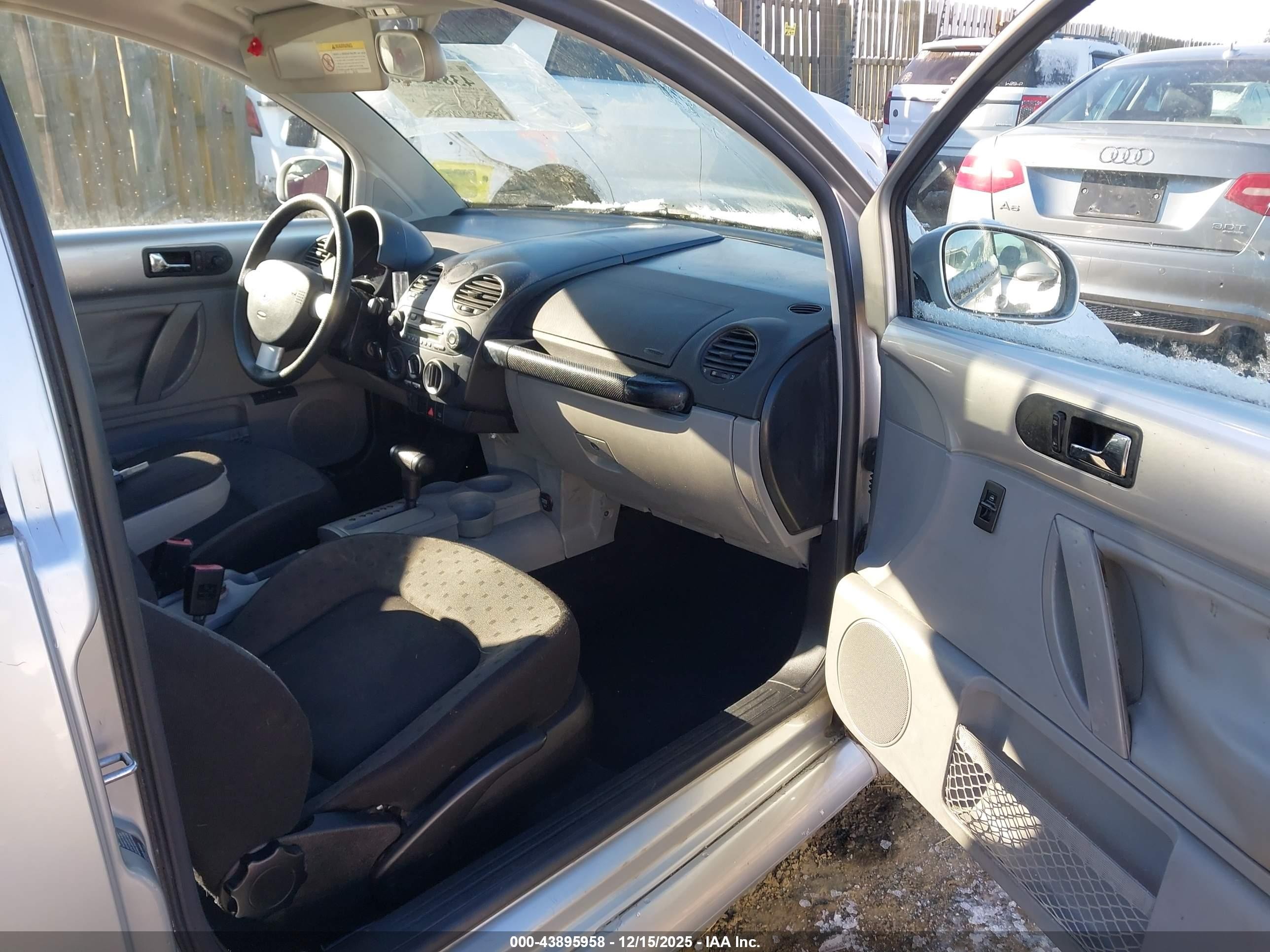 2001 Volkswagen New Beetle Gls Silver vin: 3VWCK21C71M445472