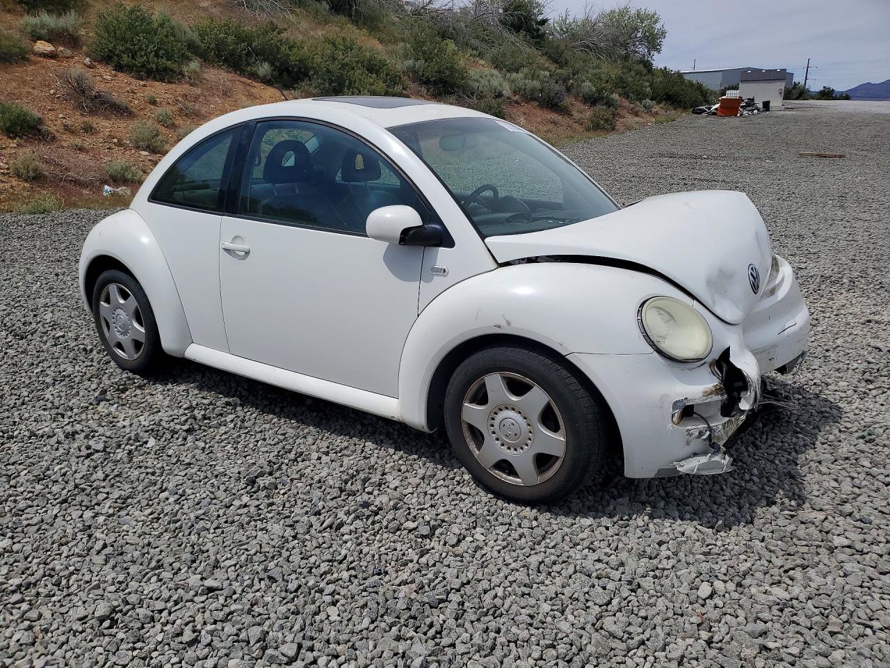 2001 Volkswagen New Beetle Gls White vin: 3VWCK21C81M464273
