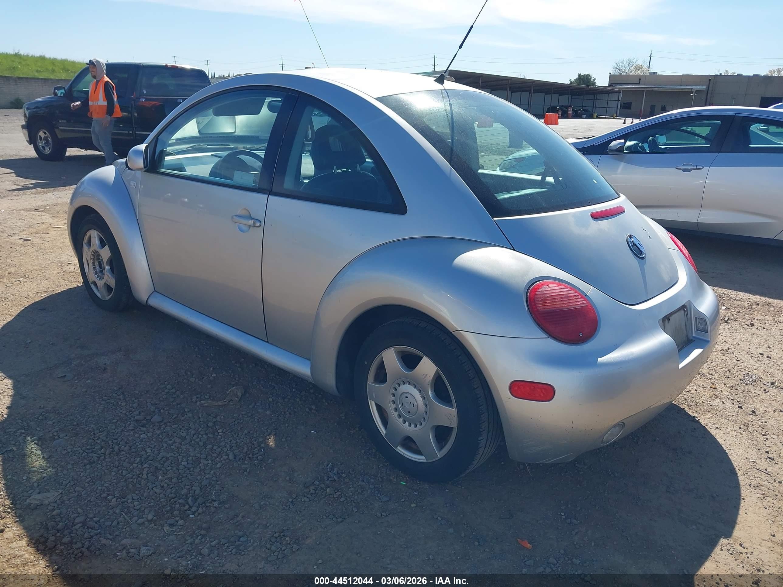 2001 Volkswagen New Beetle Gls Silver vin: 3VWCK21C91M462421