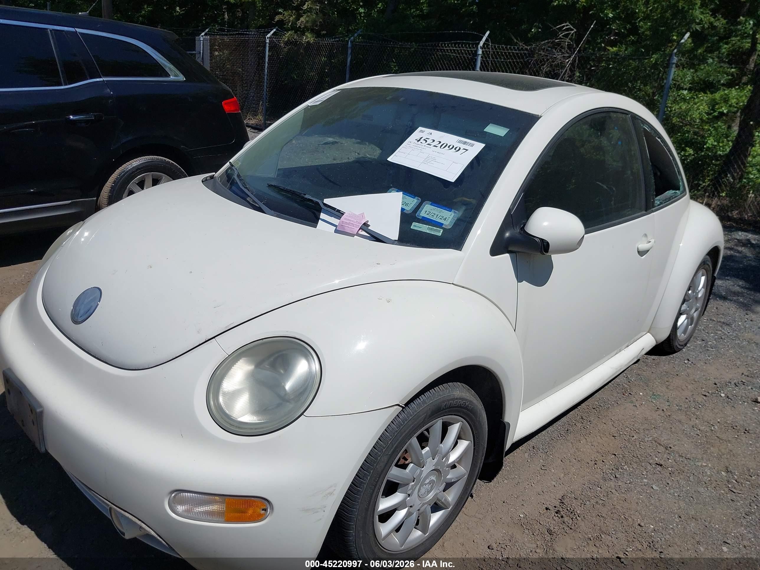 2005 Volkswagen New Beetle Gls White vin: 3VWCK31C25M417882