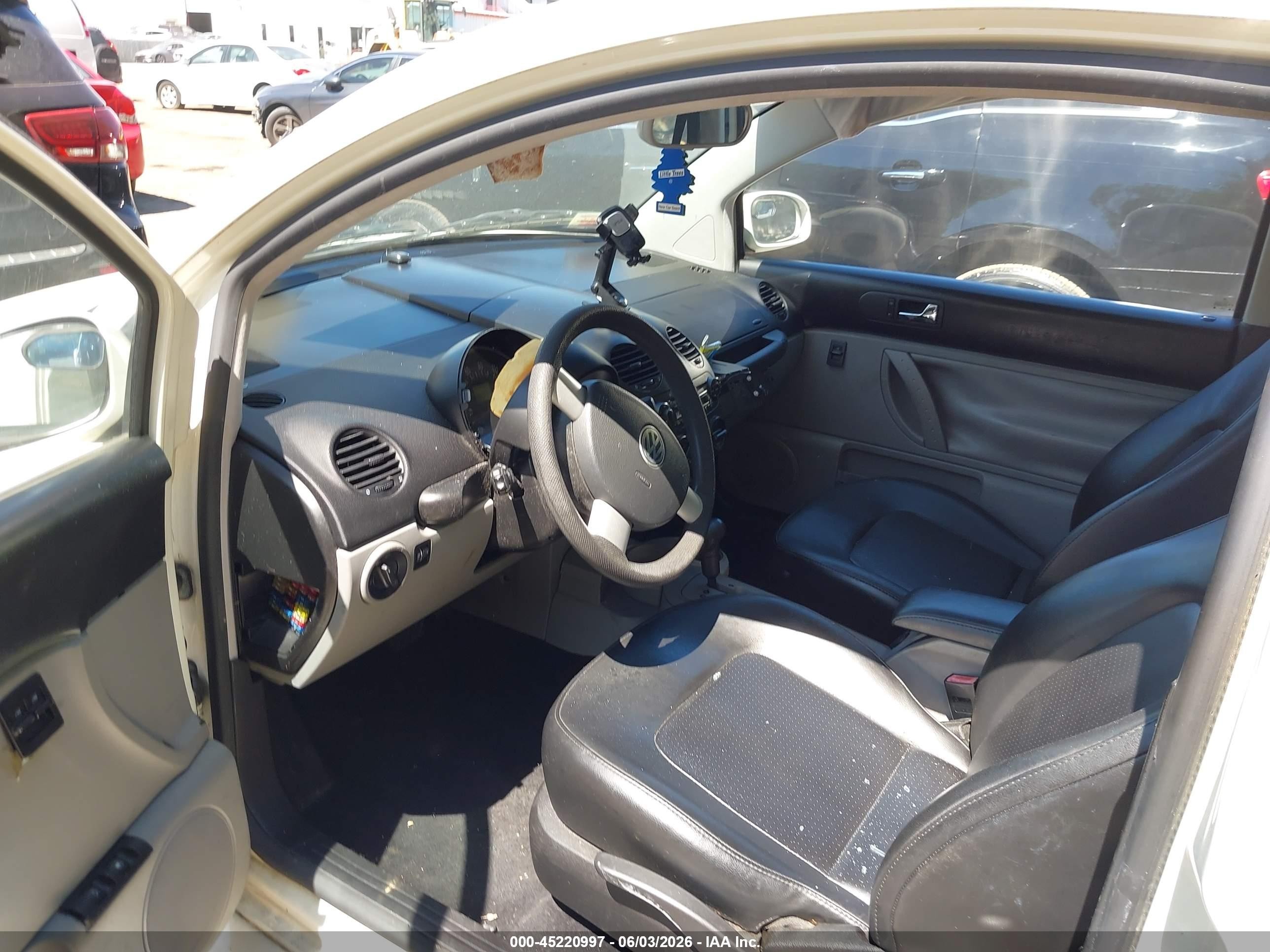 2005 Volkswagen New Beetle Gls White vin: 3VWCK31C25M417882