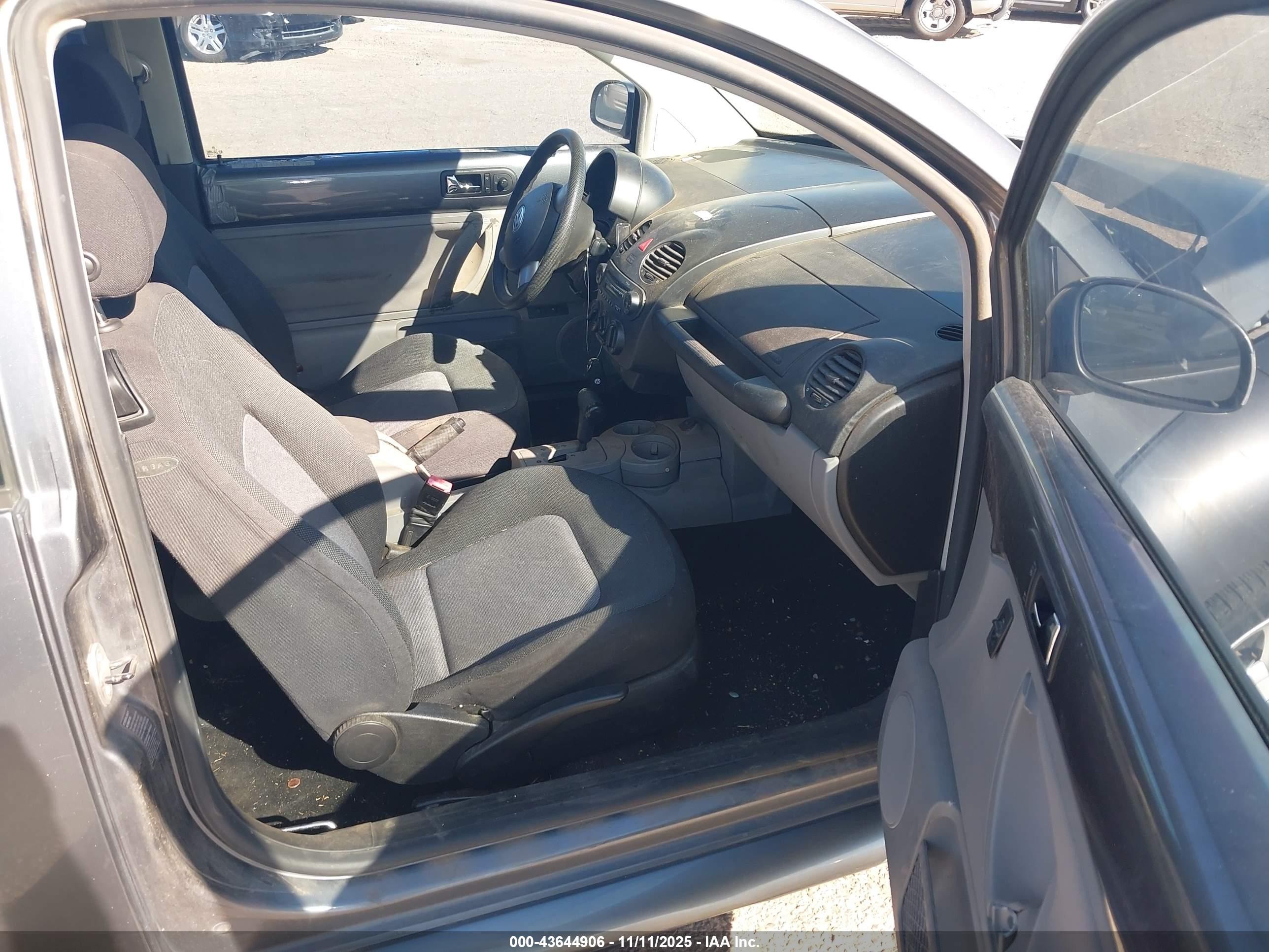 2005 Volkswagen New Beetle Coupe Gls Gray vin: 3VWCK31C55M400753