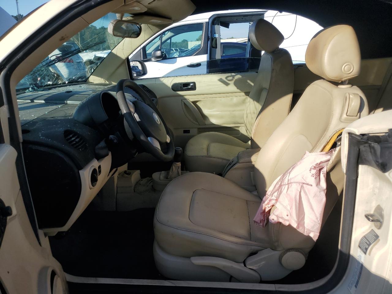 2004 Volkswagen New Beetle Gls Tan vin: 3VWCM21Y44M300822