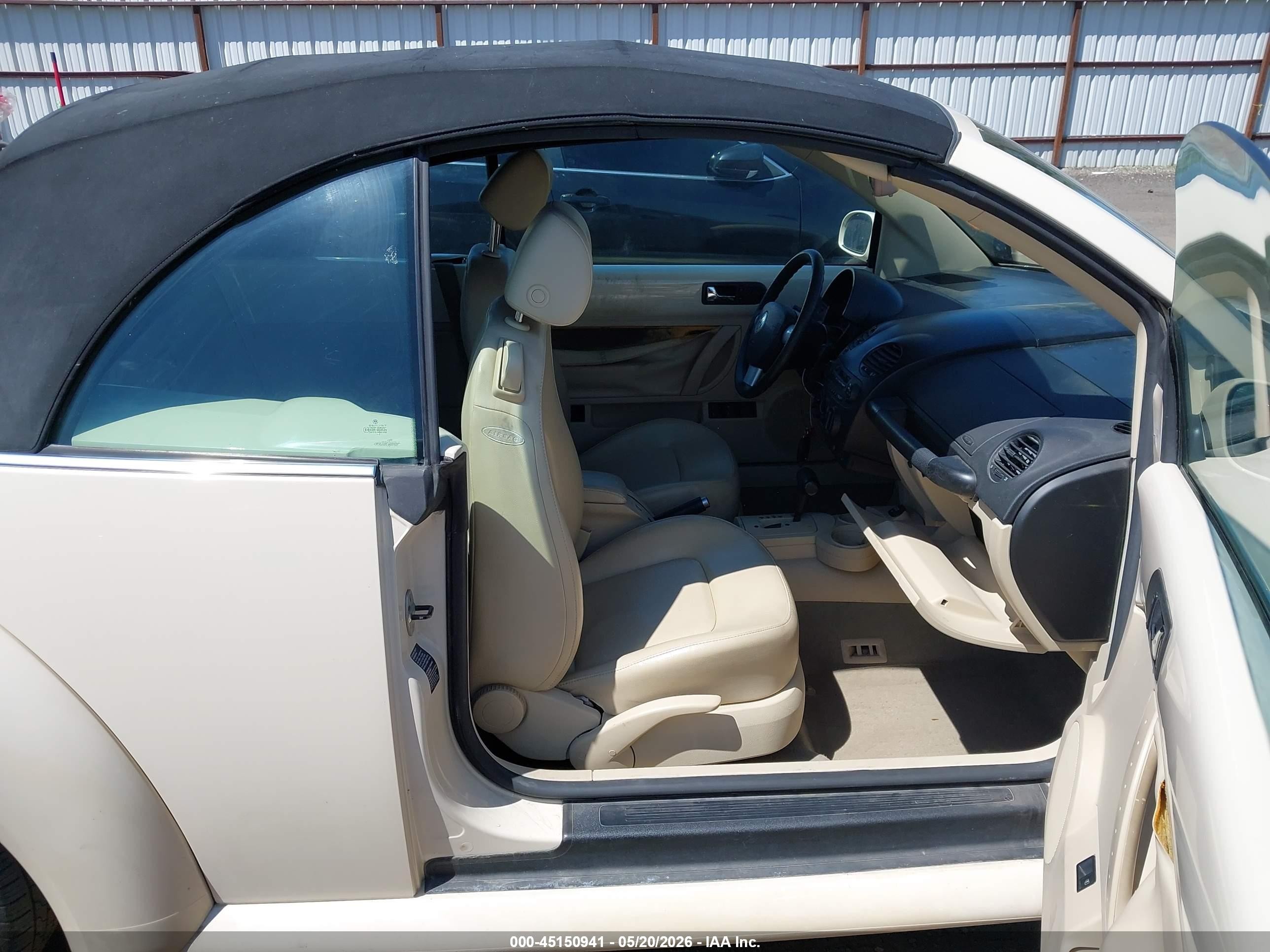 2004 Volkswagen New Beetle Gls Cream vin: 3VWCM21Y44M310668