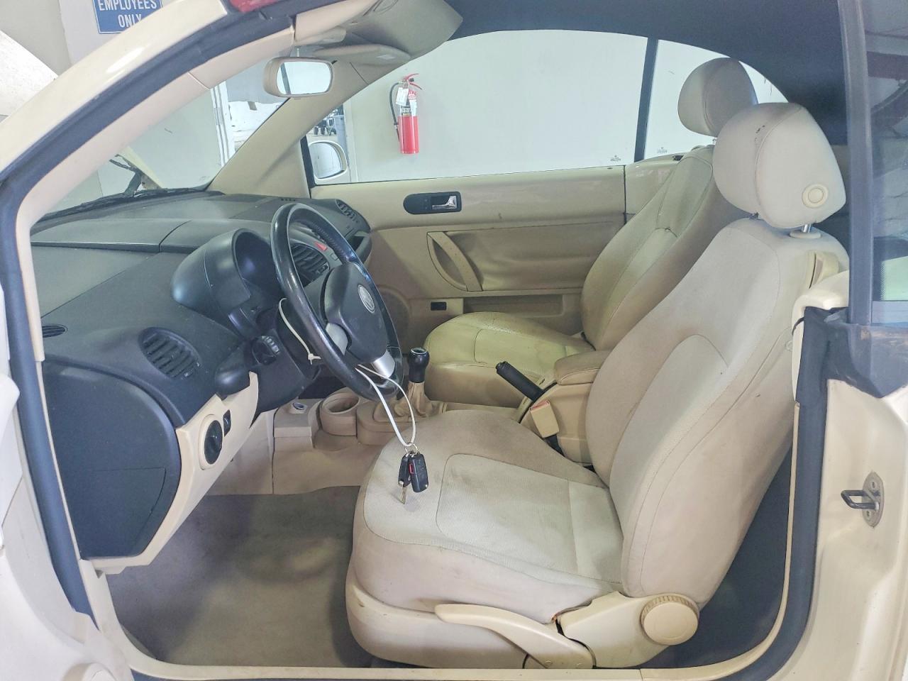 2004 Volkswagen New Beetle Gls Бежевый vin: 3VWCM31Y34M322204