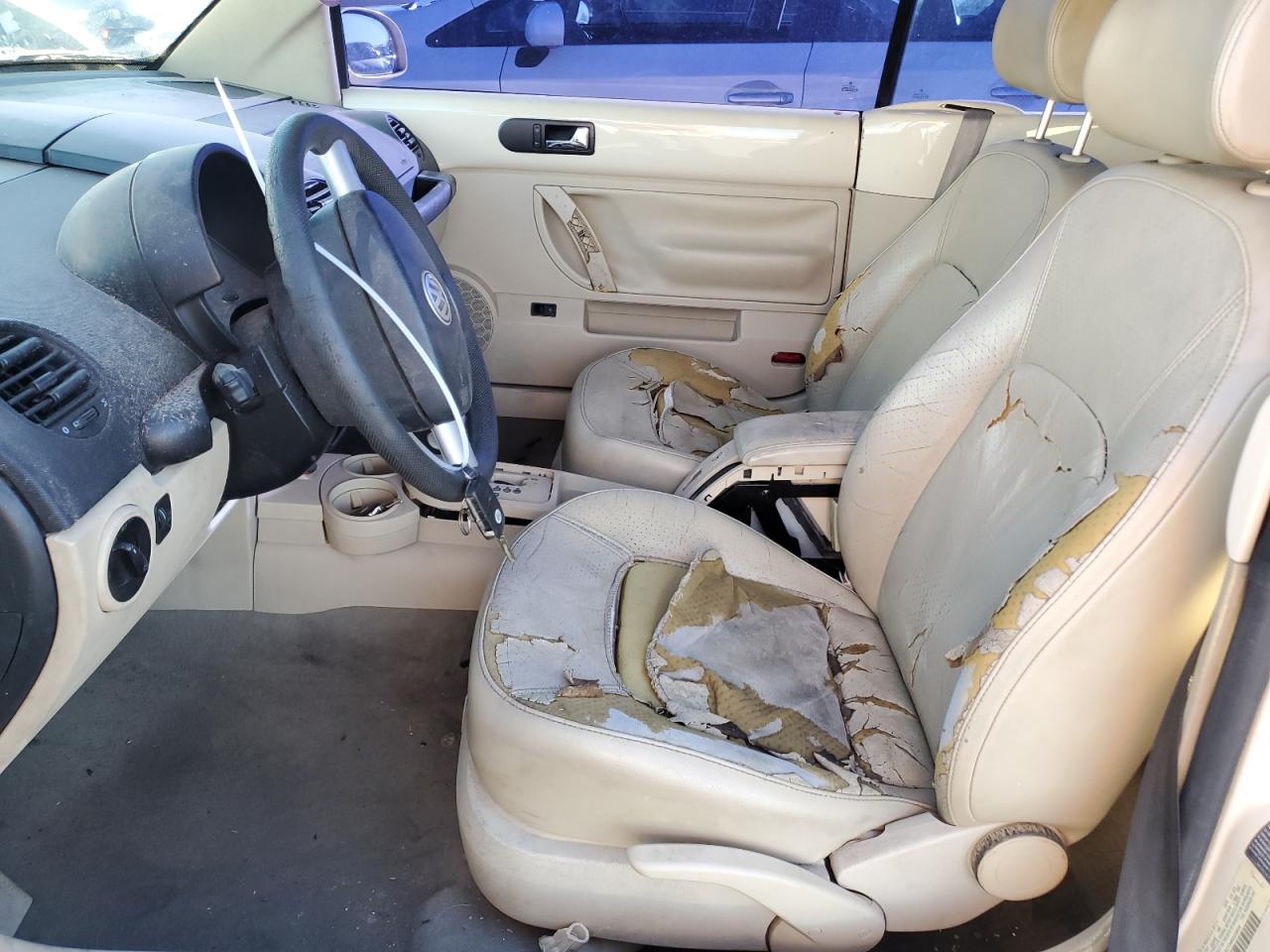 2004 Volkswagen New Beetle Gls Cream vin: 3VWCM31Y34M323904