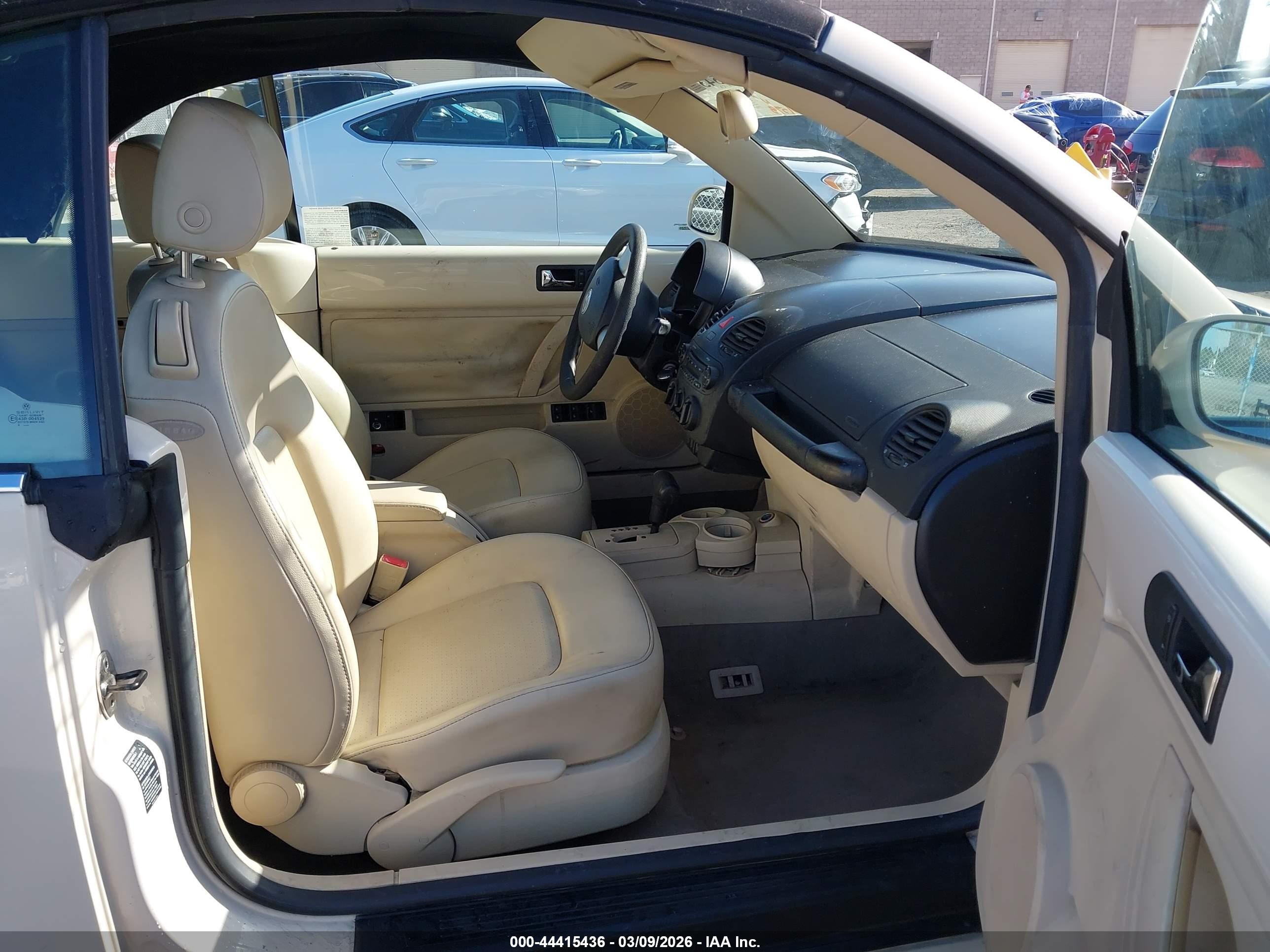 2005 Volkswagen New Beetle Gls Кремовый vin: 3VWCM31Y85M318277