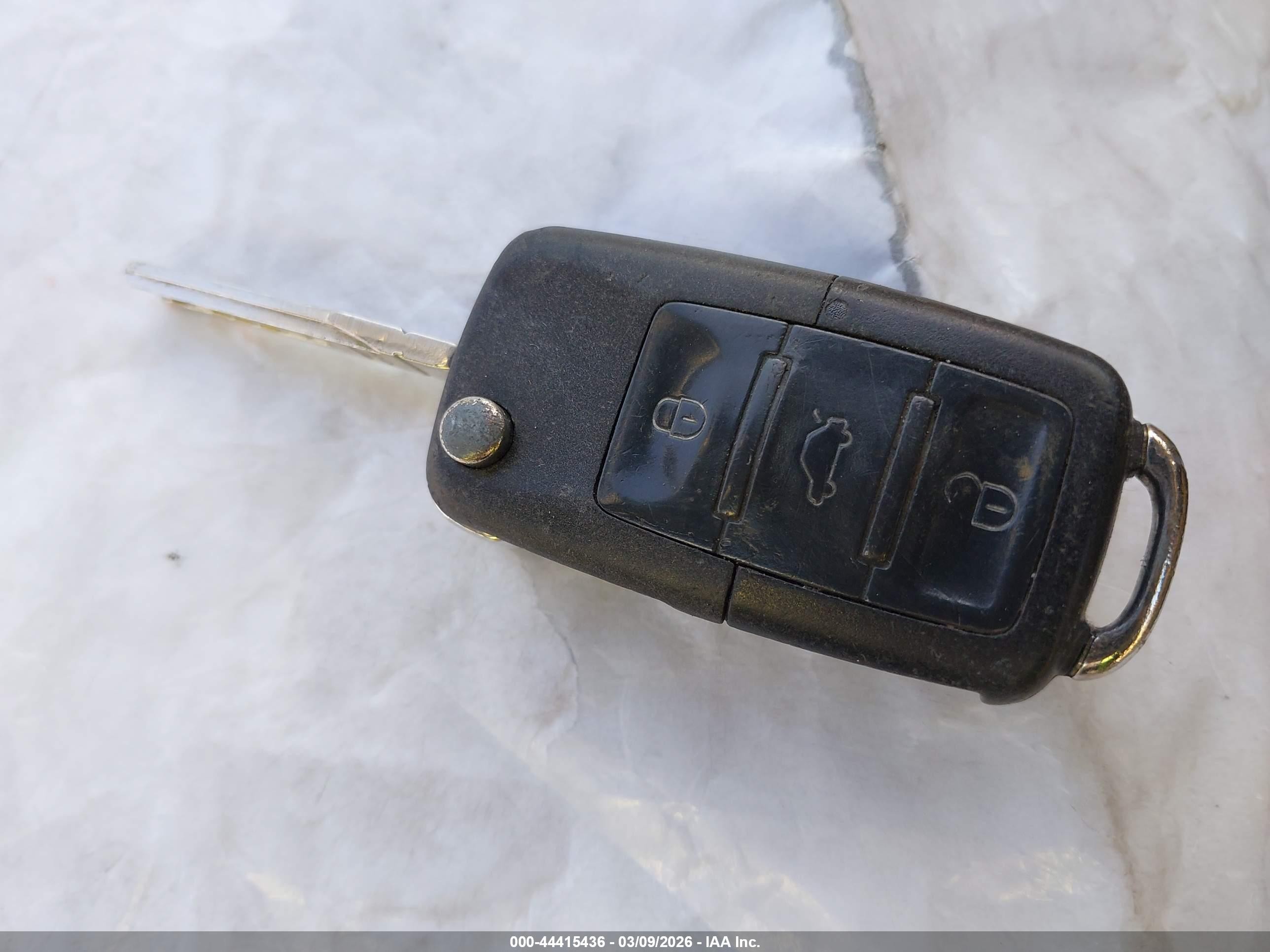 2005 Volkswagen New Beetle Gls Кремовый vin: 3VWCM31Y85M318277