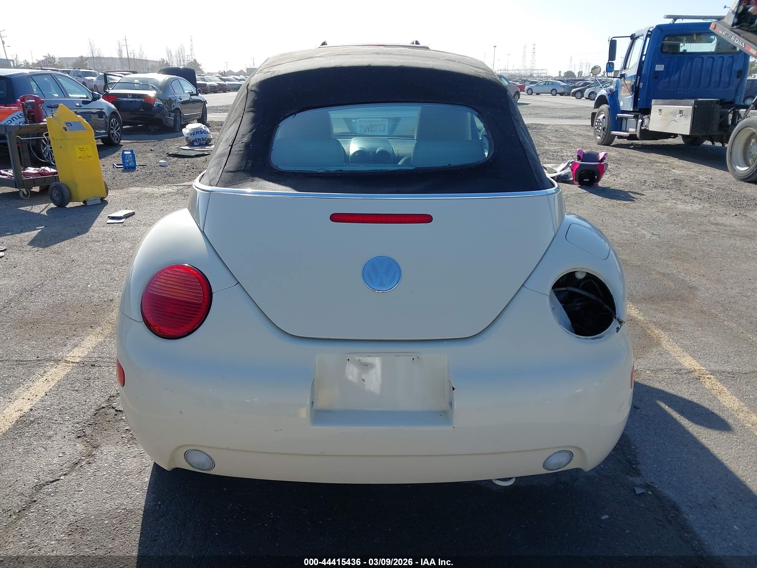2005 Volkswagen New Beetle Gls Кремовый vin: 3VWCM31Y85M318277