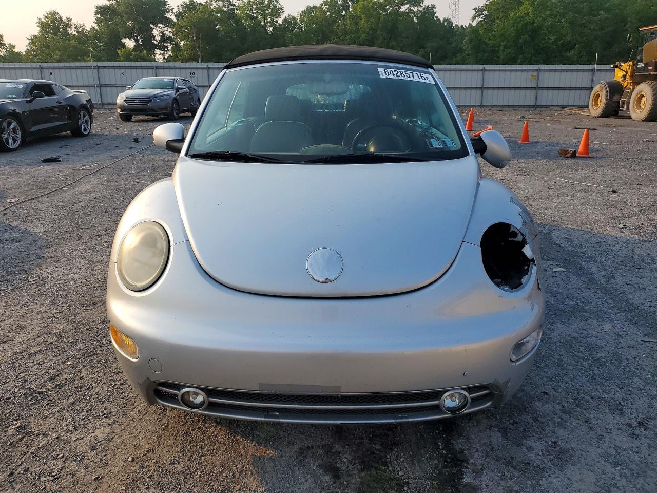 2004 Volkswagen New Beetle Gls Серебряный vin: 3VWCM31Y94M324927