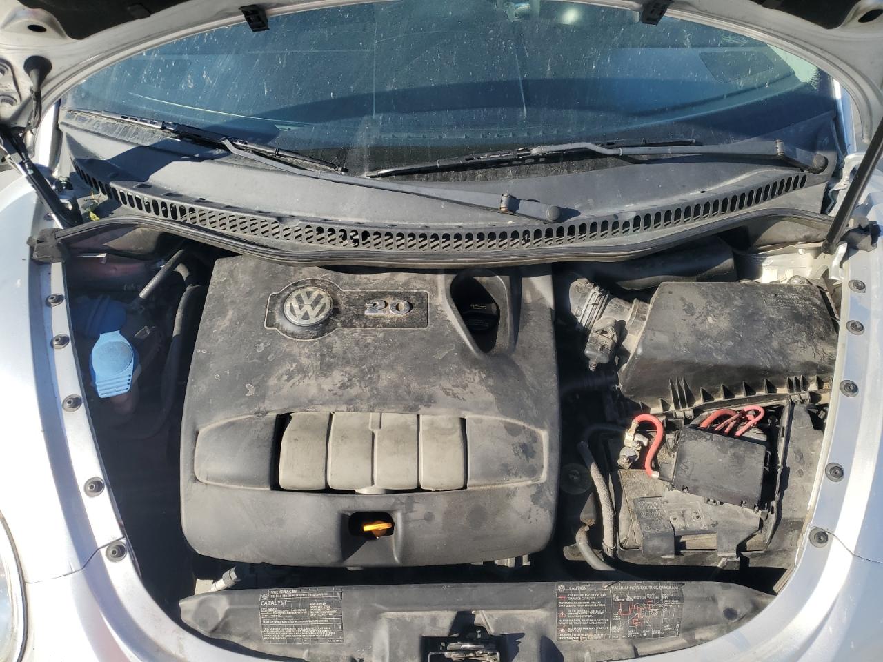 2004 Volkswagen New Beetle Gls Silver vin: 3VWCM31YX4M334897