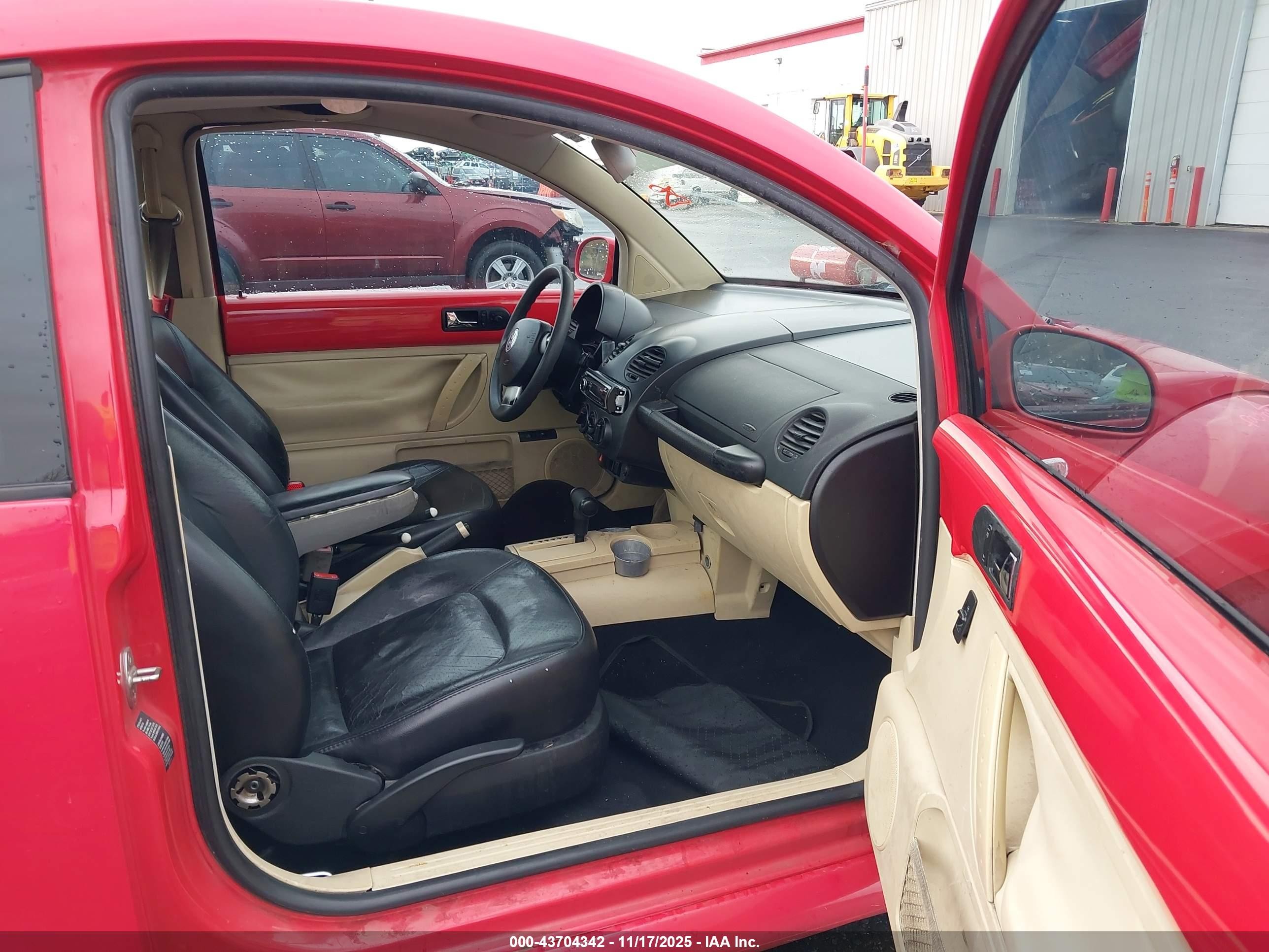 2001 Volkswagen New Beetle Gls Red vin: 3VWCS21C71M408423