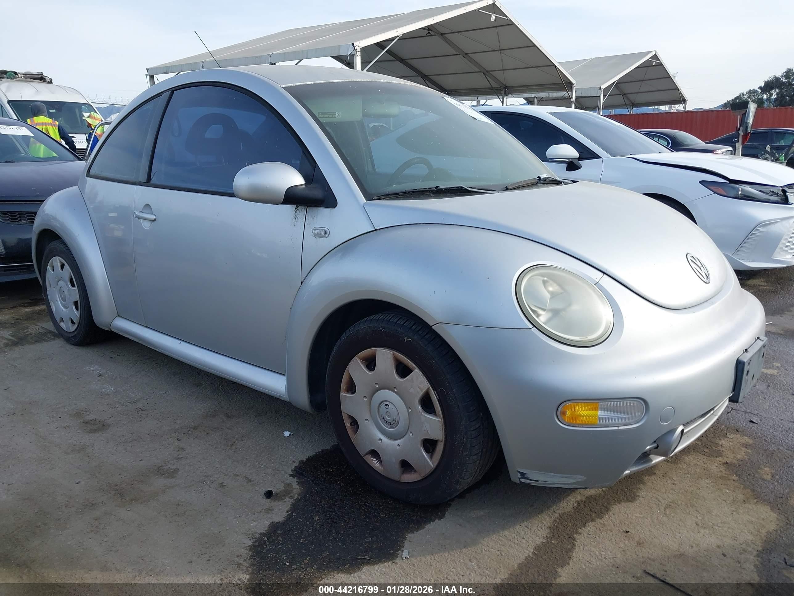 2001 Volkswagen New Beetle Gls Серебряный vin: 3VWCT21C61M412685