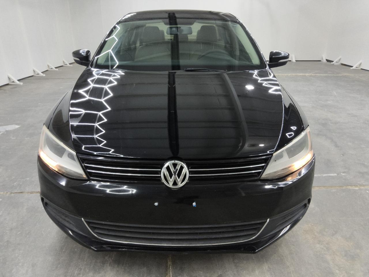 2014 Volkswagen Jetta Se Черный vin: 3VWD07AJ0EM357052 Damage: Left Head Lamp, Faded, Repair Required