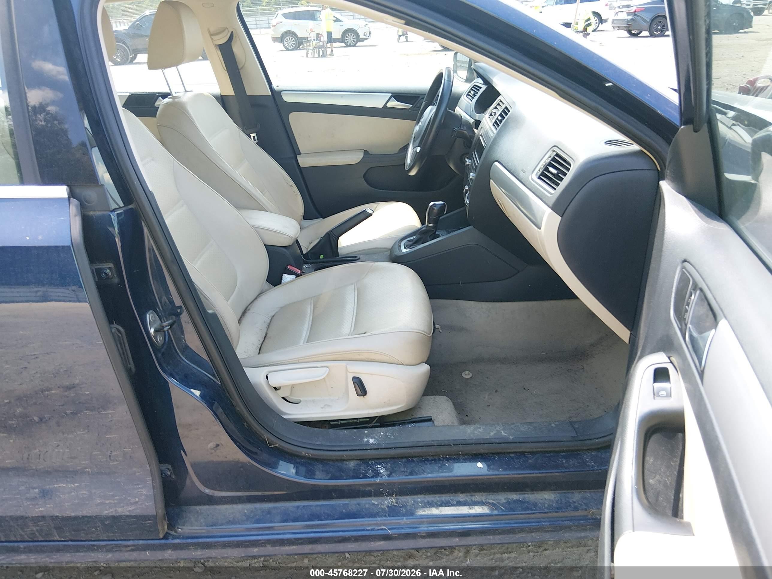 2014 Volkswagen Jetta 1.8t Se Blue vin: 3VWD07AJ1EM289800