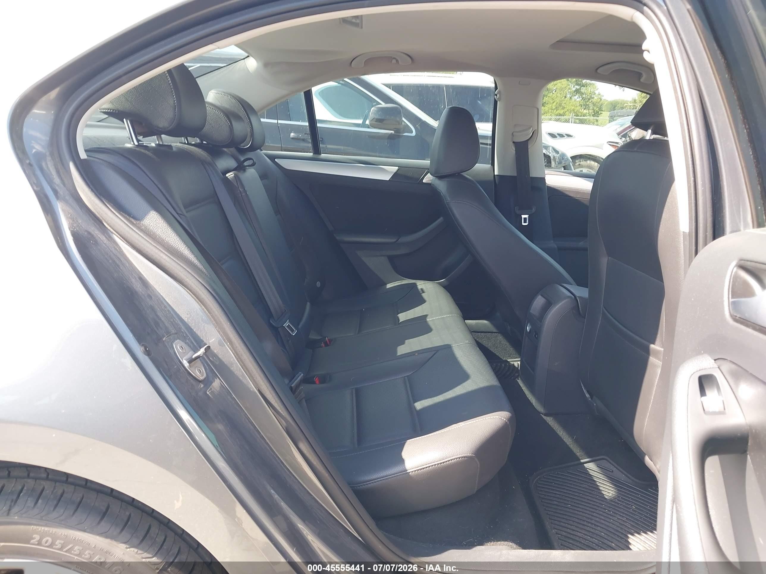 2014 Volkswagen Jetta 1.8t Se Gray vin: 3VWD07AJ1EM380601