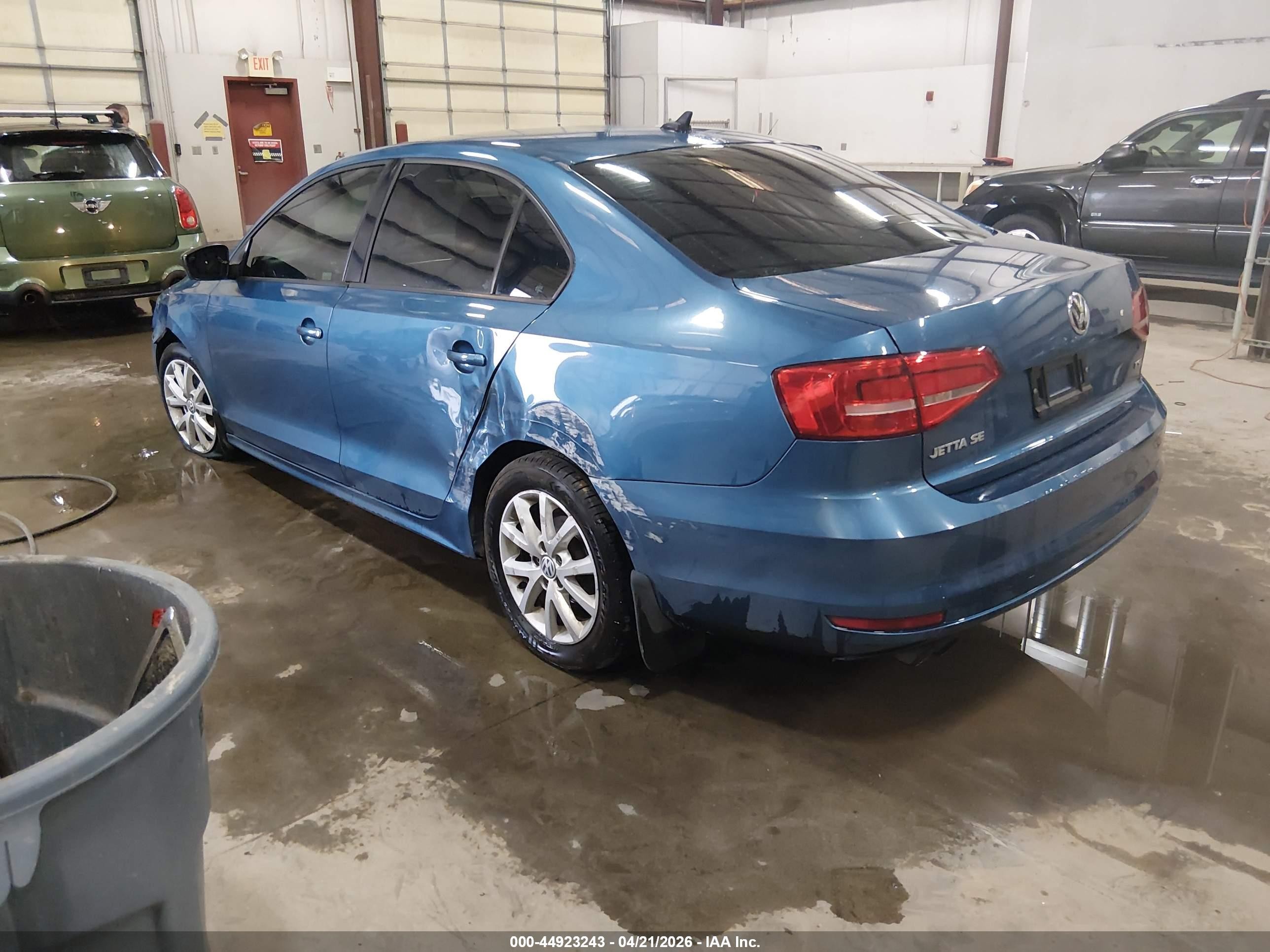 2015 Volkswagen Jetta 1.8t Se Blue vin: 3VWD07AJ1FM269953