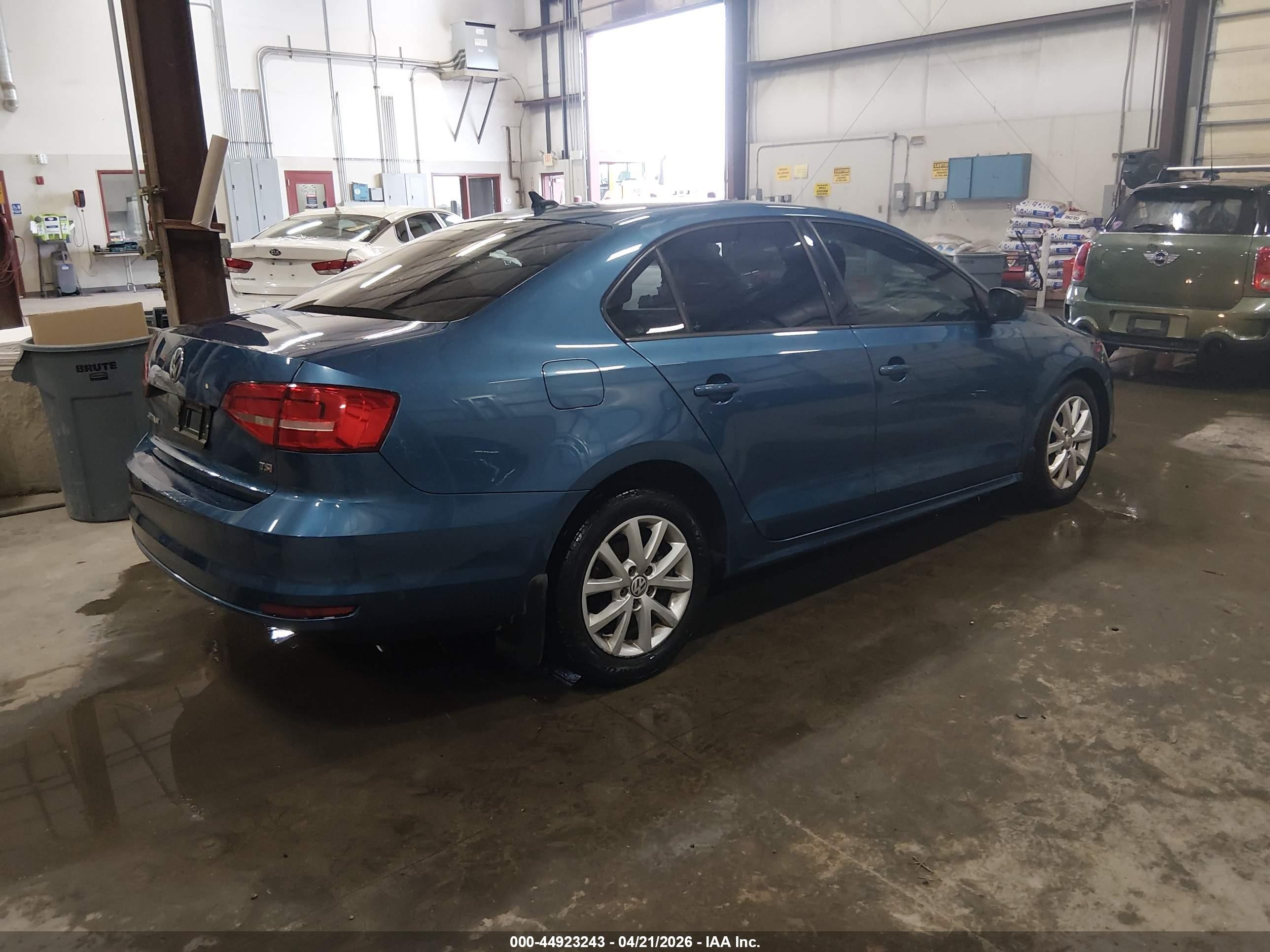 2015 Volkswagen Jetta 1.8t Se Blue vin: 3VWD07AJ1FM269953