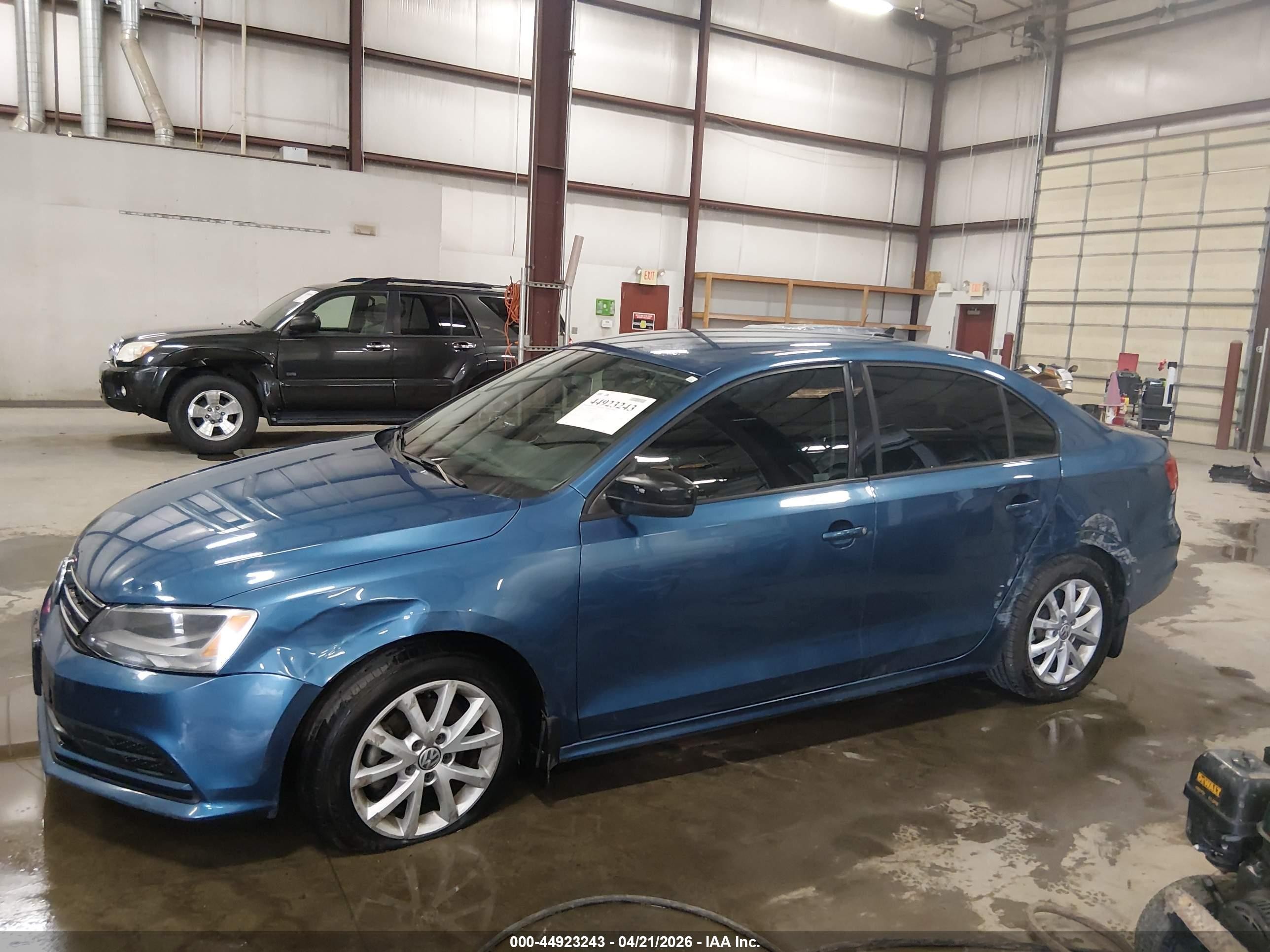 2015 Volkswagen Jetta 1.8t Se Blue vin: 3VWD07AJ1FM269953