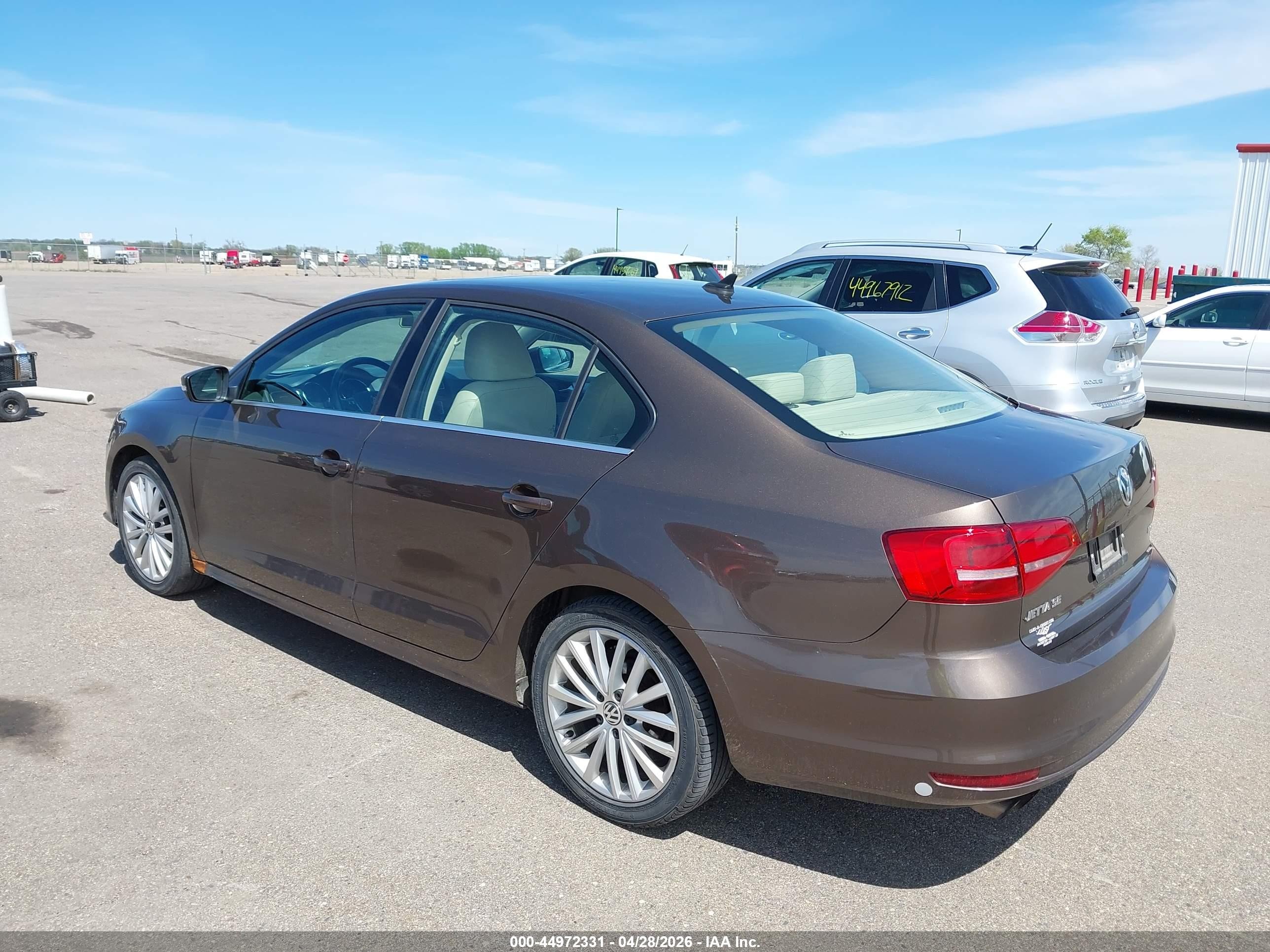 2015 Volkswagen Jetta 1.8t Se Brown vin: 3VWD07AJ1FM325275