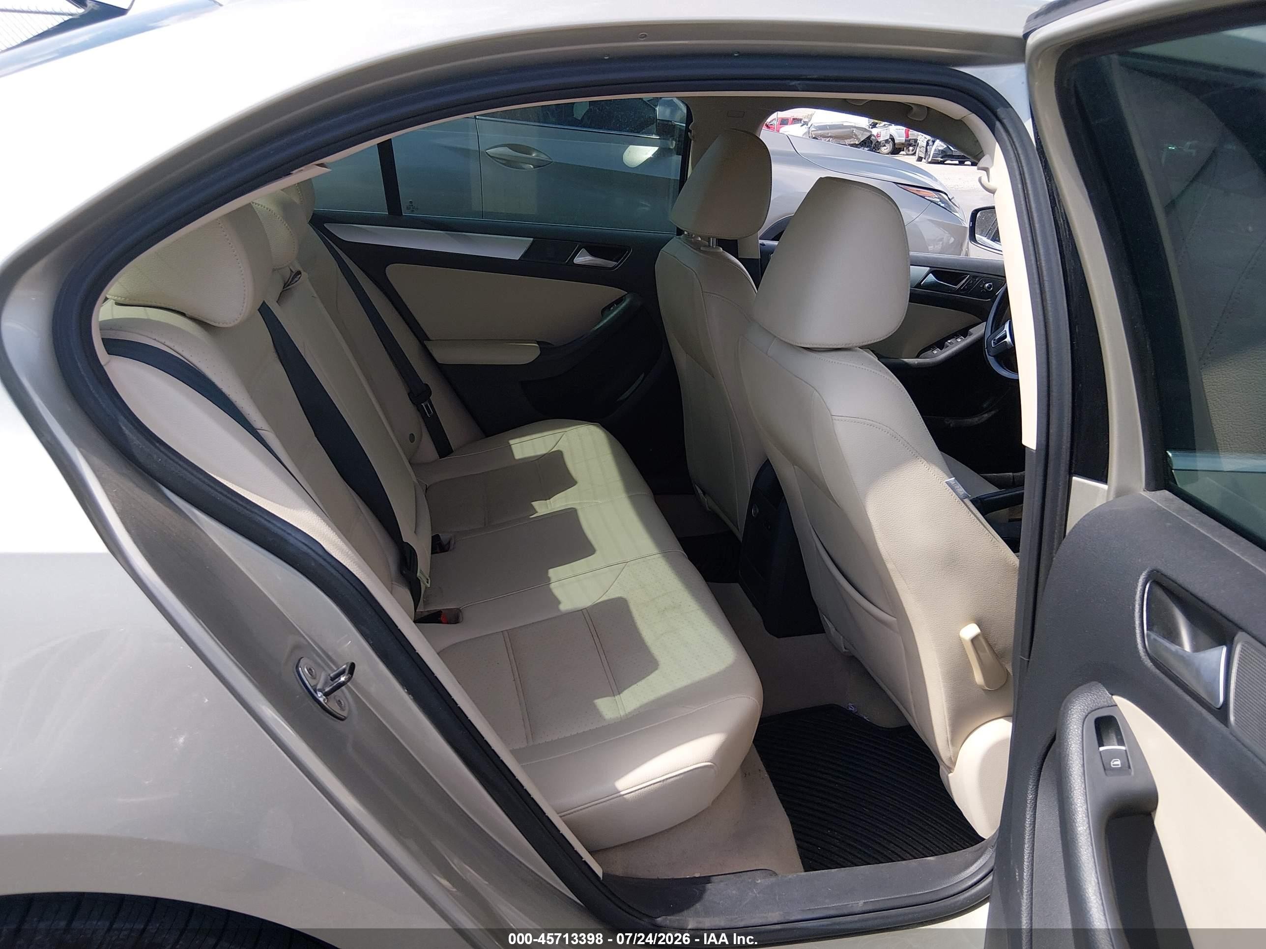 2014 Volkswagen Jetta 1.8t Se Gold vin: 3VWD07AJ2EM286596