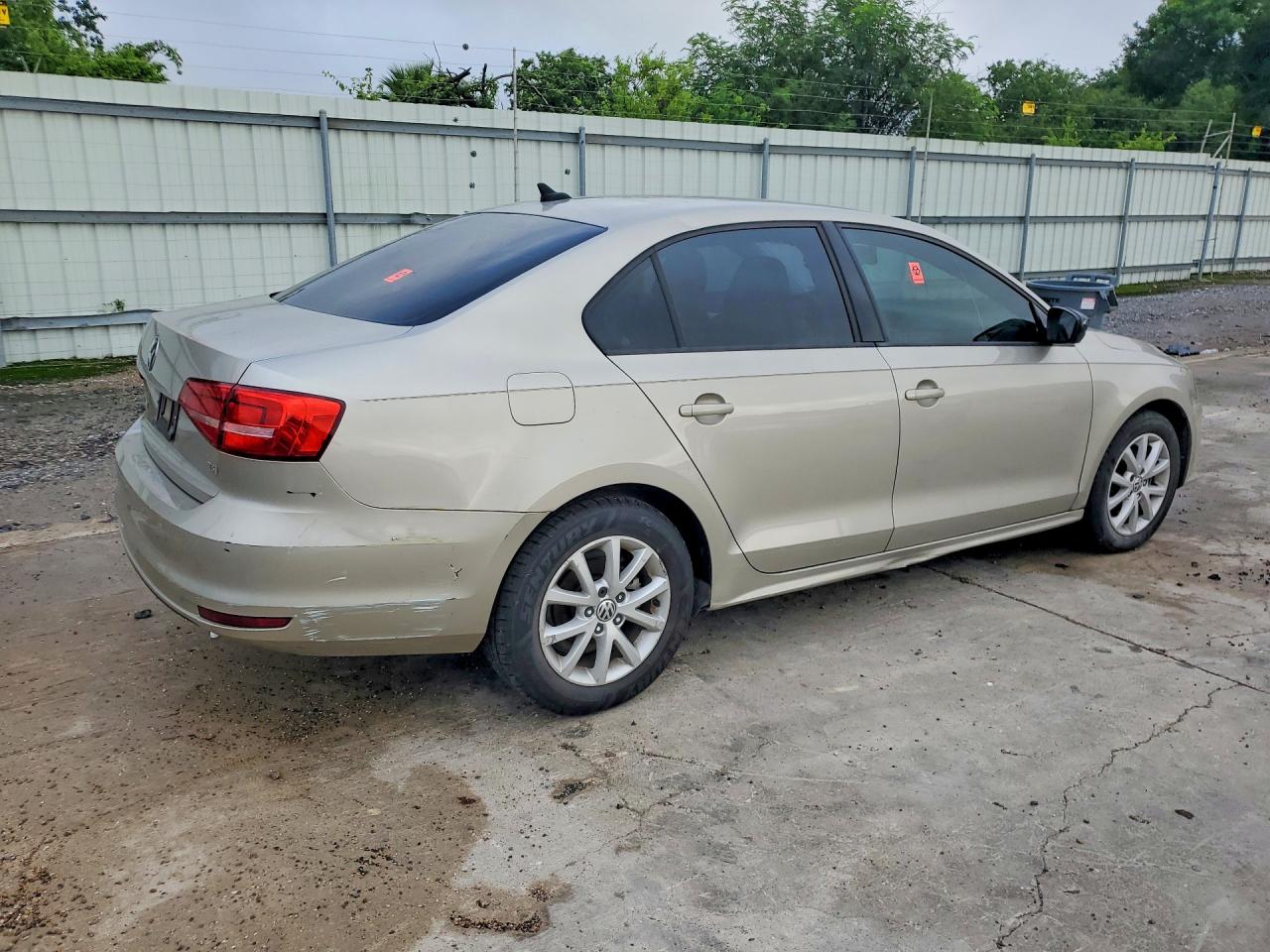 2015 Volkswagen Jetta Se Gold vin: 3VWD07AJ2FM268116