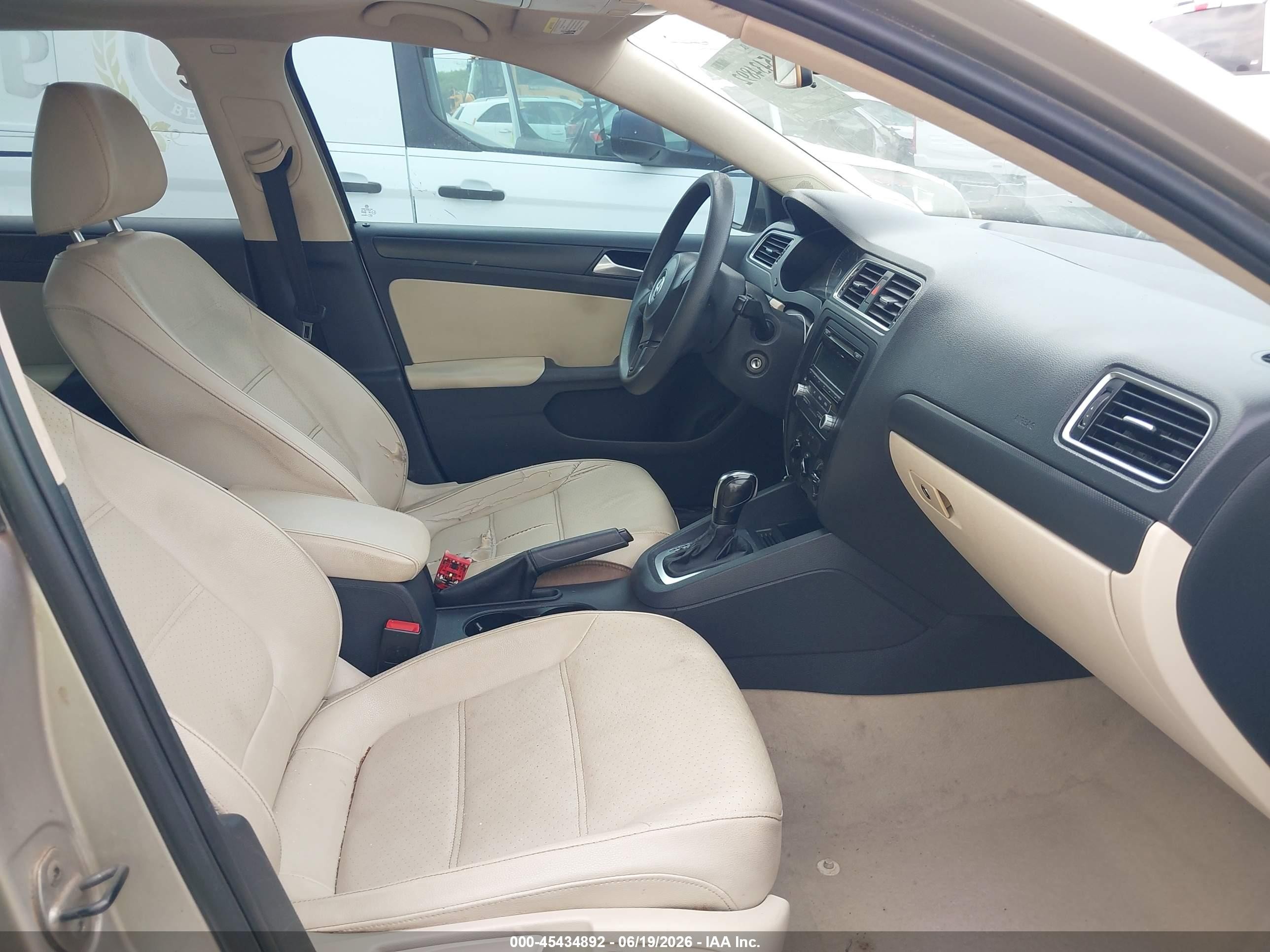 2014 Volkswagen Jetta 1.8t Se Серебряный vin: 3VWD07AJ4EM225718