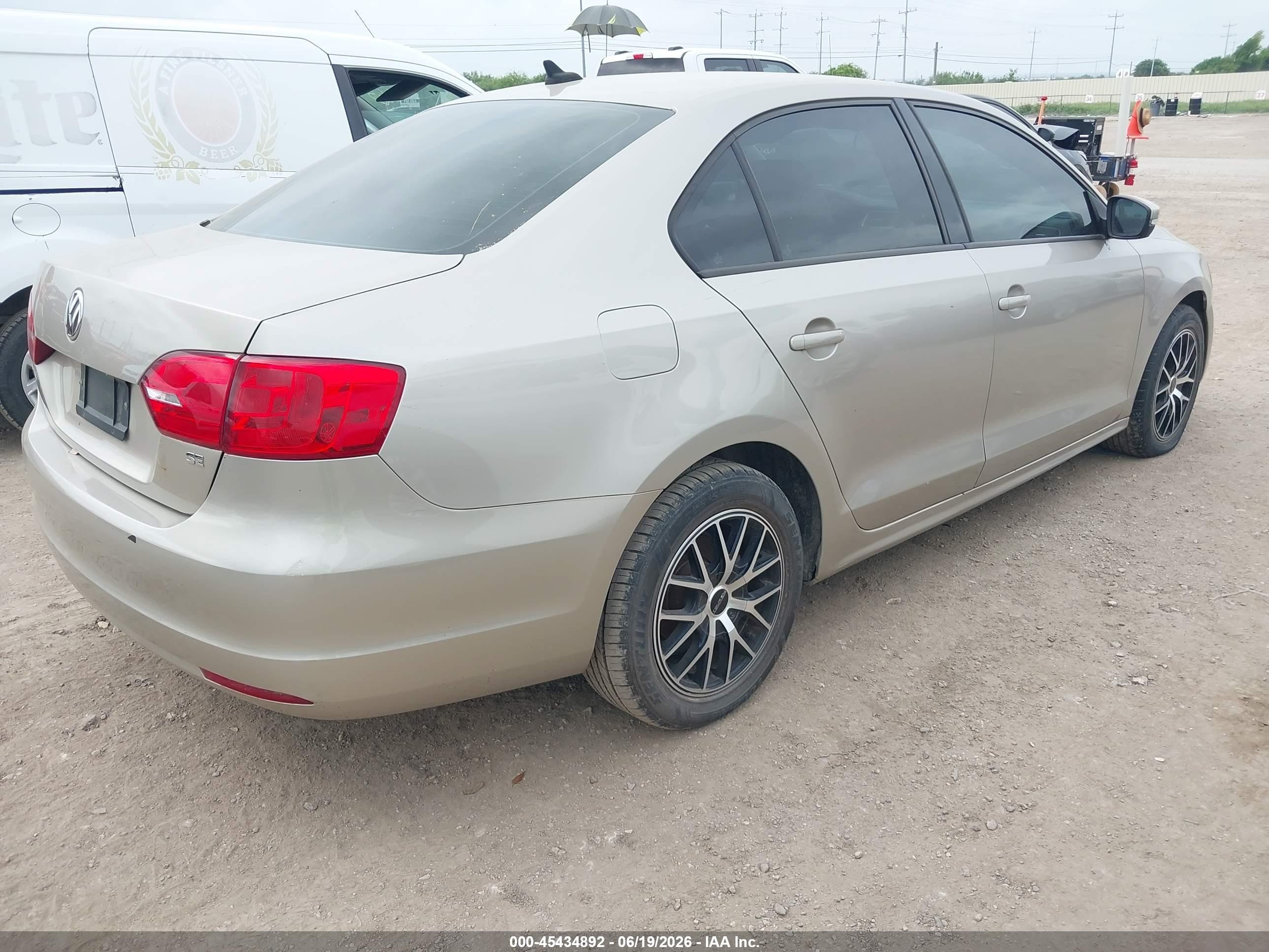 2014 Volkswagen Jetta 1.8t Se Серебряный vin: 3VWD07AJ4EM225718
