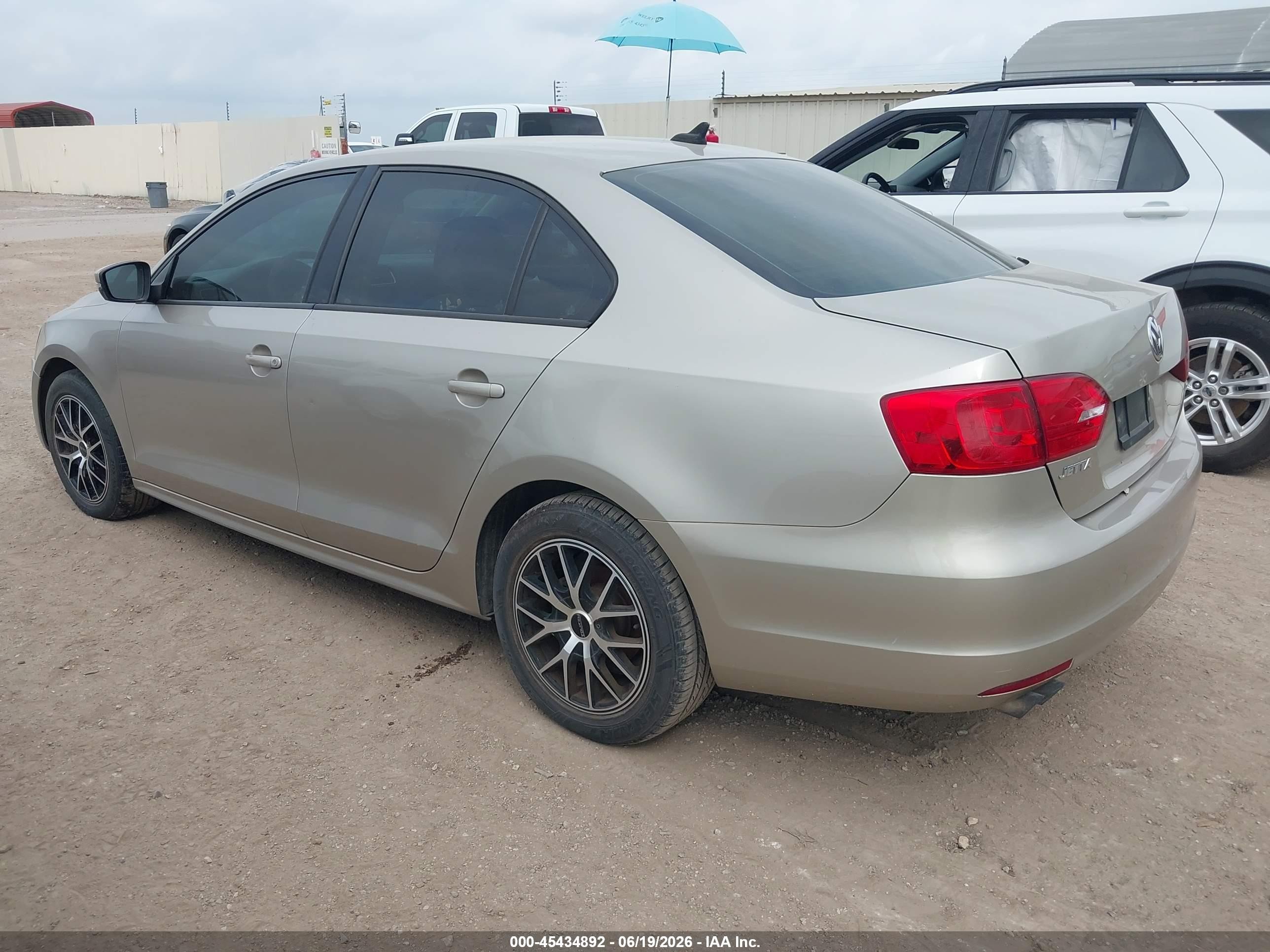 2014 Volkswagen Jetta 1.8t Se Серебряный vin: 3VWD07AJ4EM225718