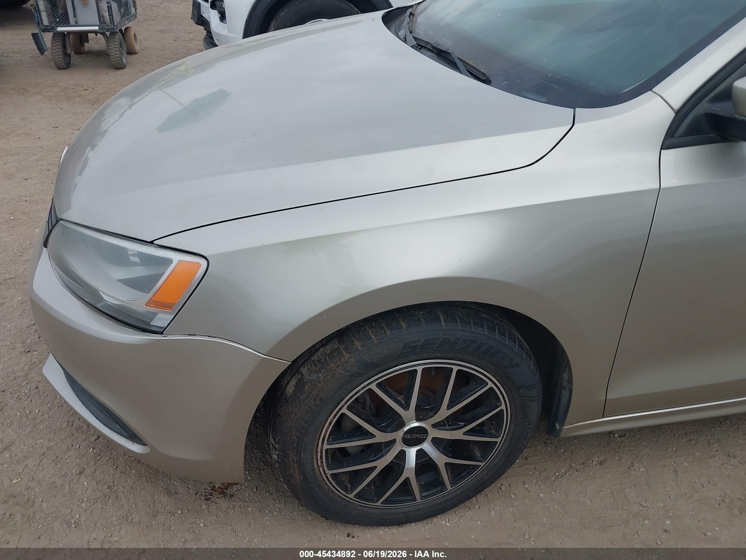 2014 Volkswagen Jetta 1.8t Se Серебряный vin: 3VWD07AJ4EM225718