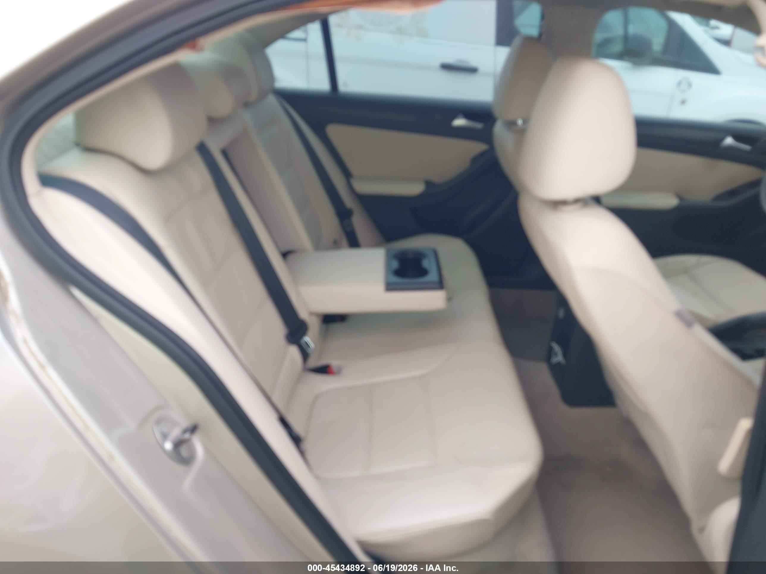 2014 Volkswagen Jetta 1.8t Se Серебряный vin: 3VWD07AJ4EM225718