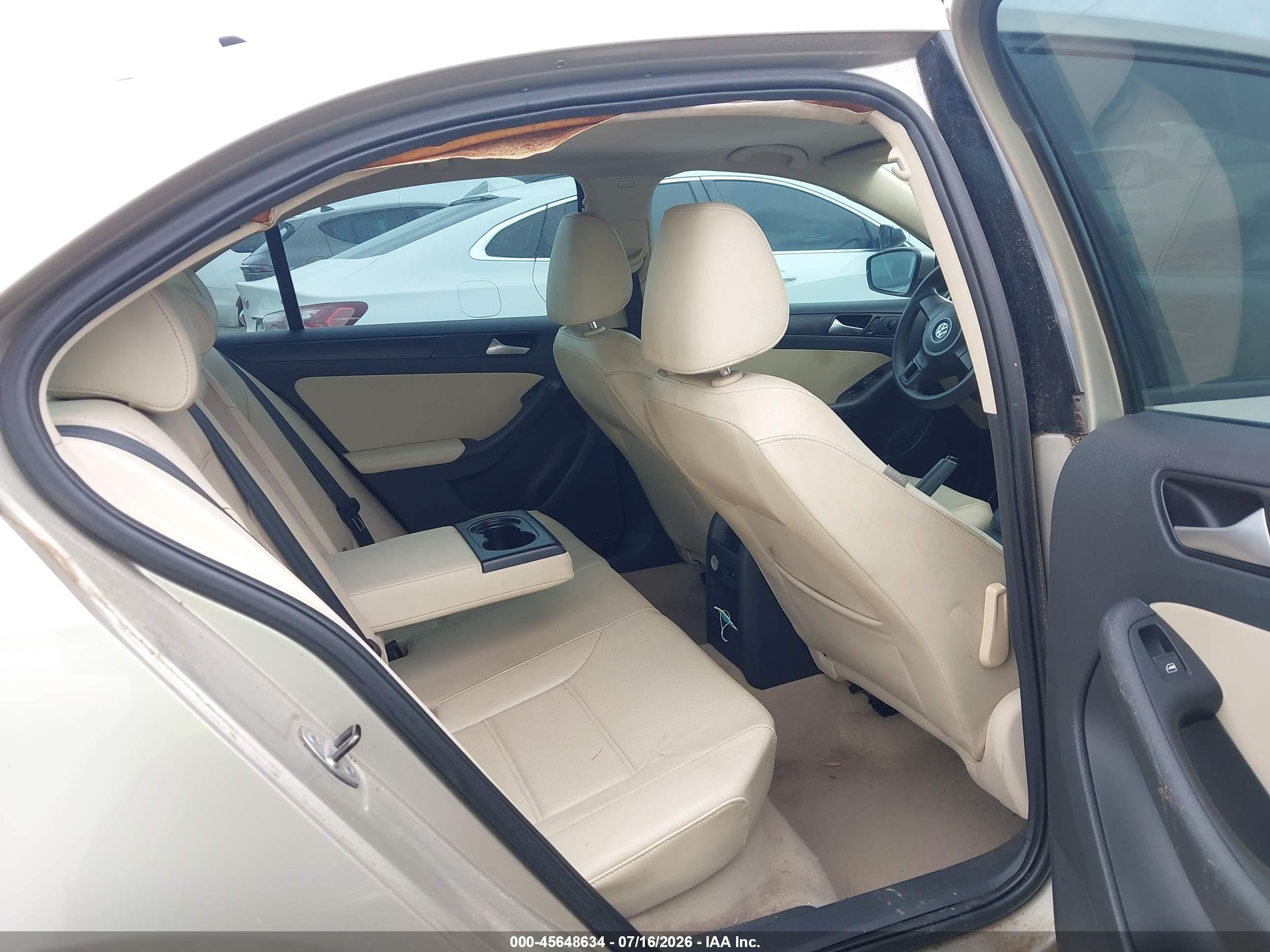 2014 Volkswagen Jetta 1.8t Se Beige vin: 3VWD07AJ4EM225718
