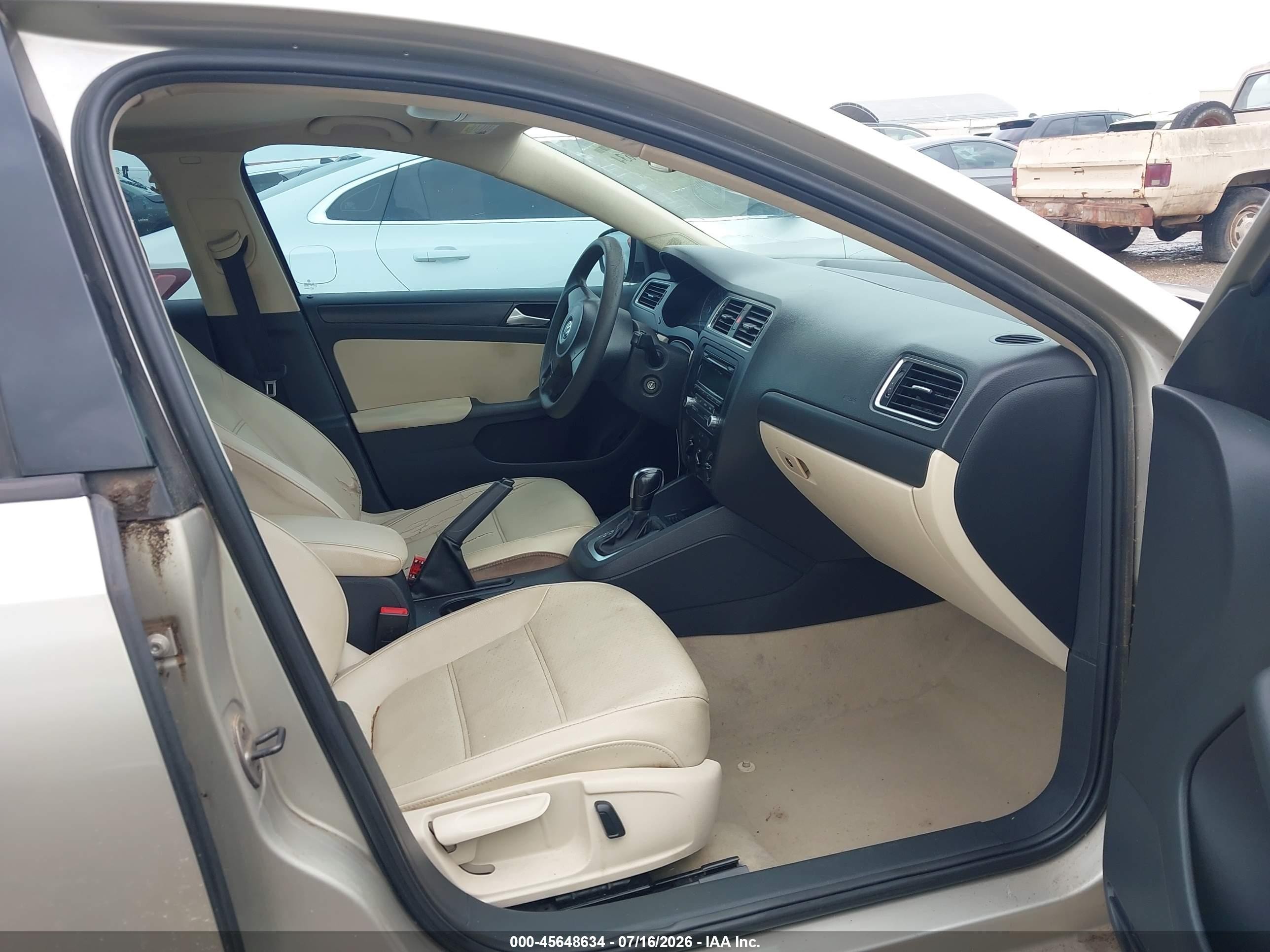 2014 Volkswagen Jetta 1.8t Se Beige vin: 3VWD07AJ4EM225718