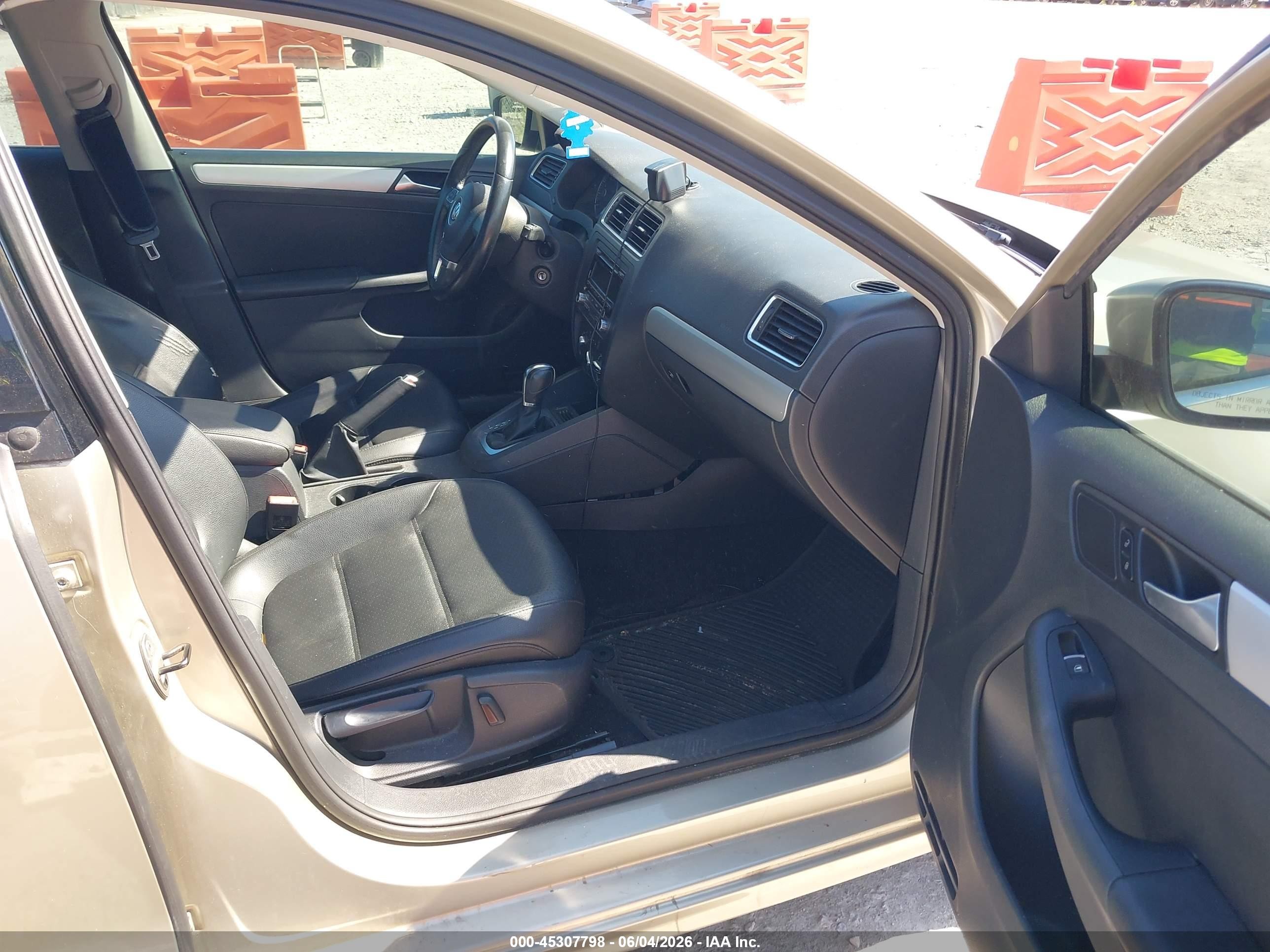 2014 Volkswagen Jetta 1.8t Se Gold vin: 3VWD07AJ4EM279553