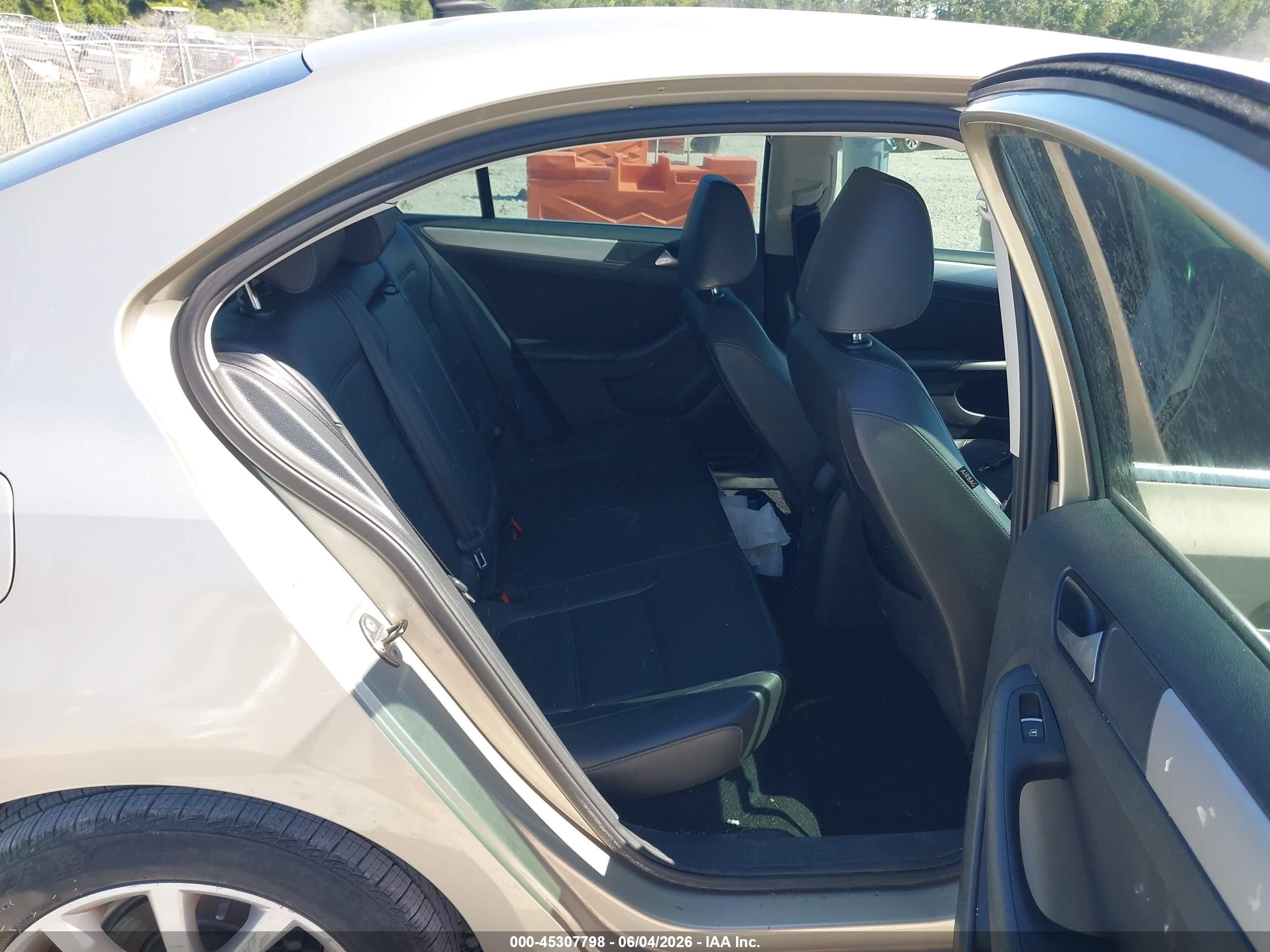 2014 Volkswagen Jetta 1.8t Se Gold vin: 3VWD07AJ4EM279553