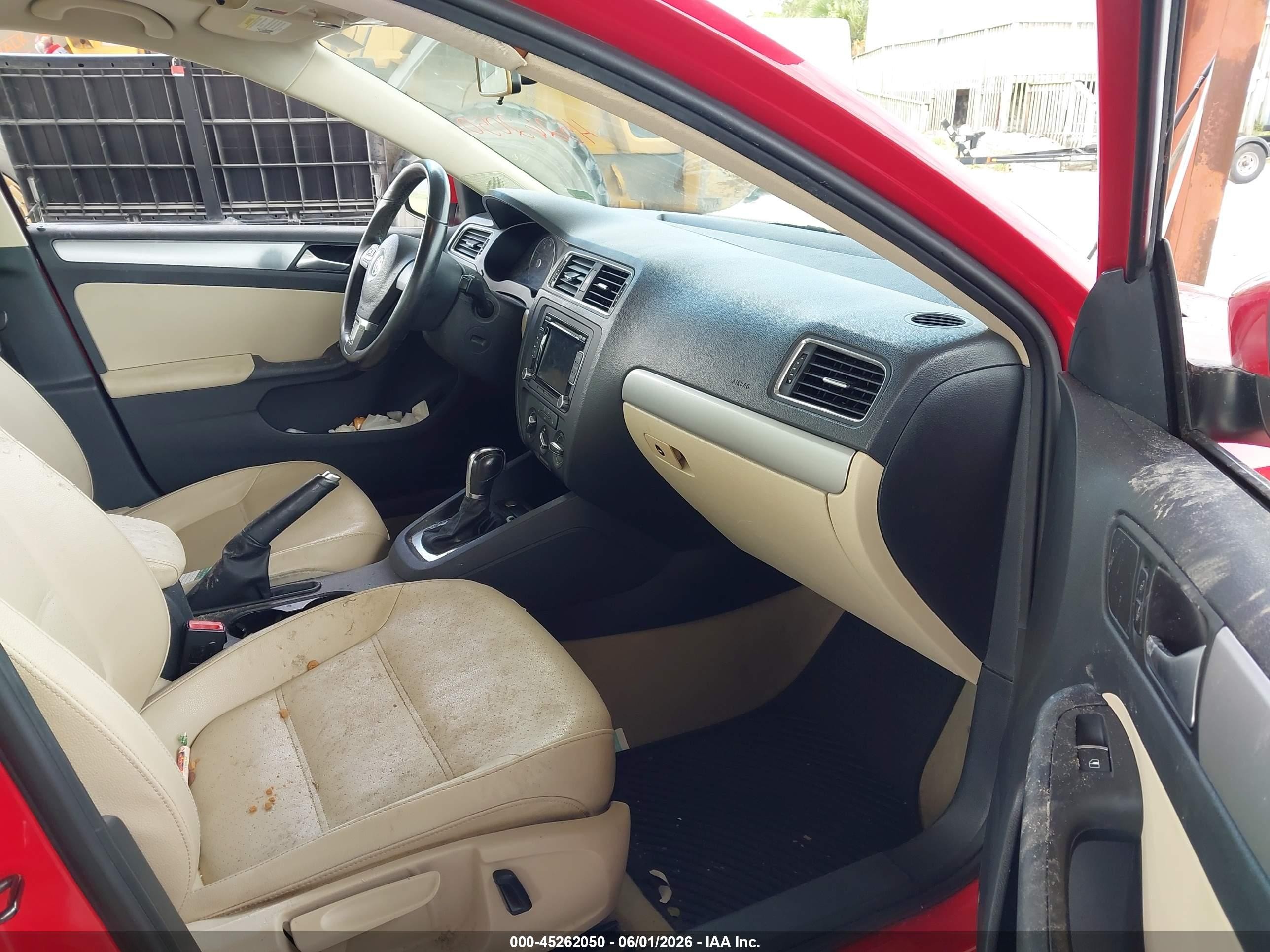 2014 Volkswagen Jetta 1.8t Se Красный vin: 3VWD07AJ5EM379435